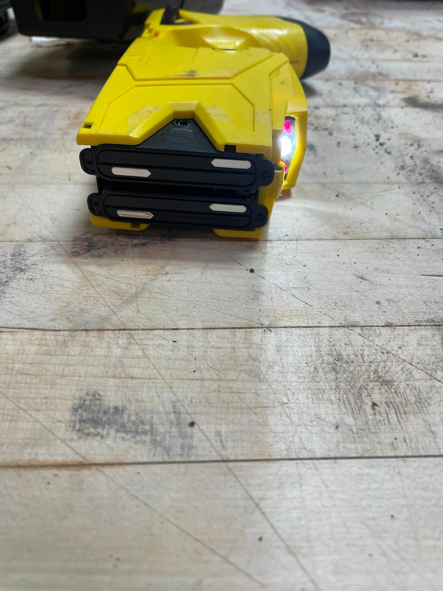 (10)TASER X2 Conducted Electrical Weapon (CEW) in Yellow excellent condition W/BELT HOLSTERSO   Government Surplus Auction - Photo #6