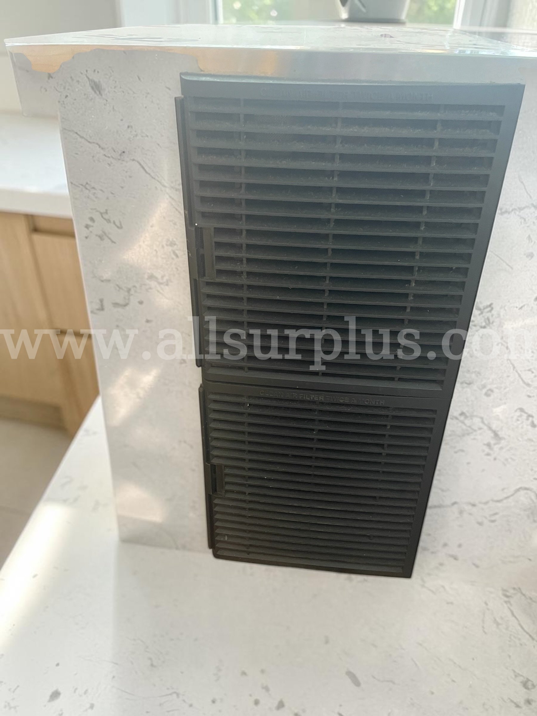 Hoshizaki KM-520MAJ Commercial Ice Maker – Cube Style – 500+ lb Production Capacity Hoshizak 520MAJ Government Surplus Auction - Photo #2