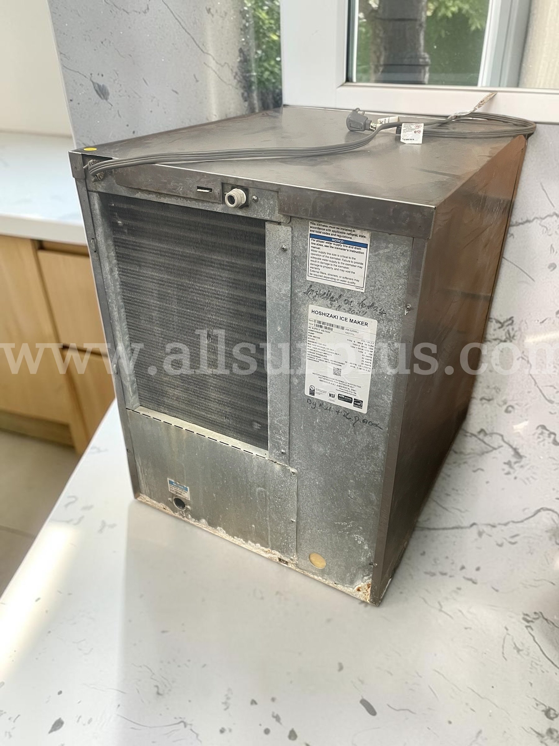Hoshizaki KM-520MAJ Commercial Ice Maker – Cube Style – 500+ lb Production Capacity Hoshizak 520MAJ Government Surplus Auction - Photo #3
