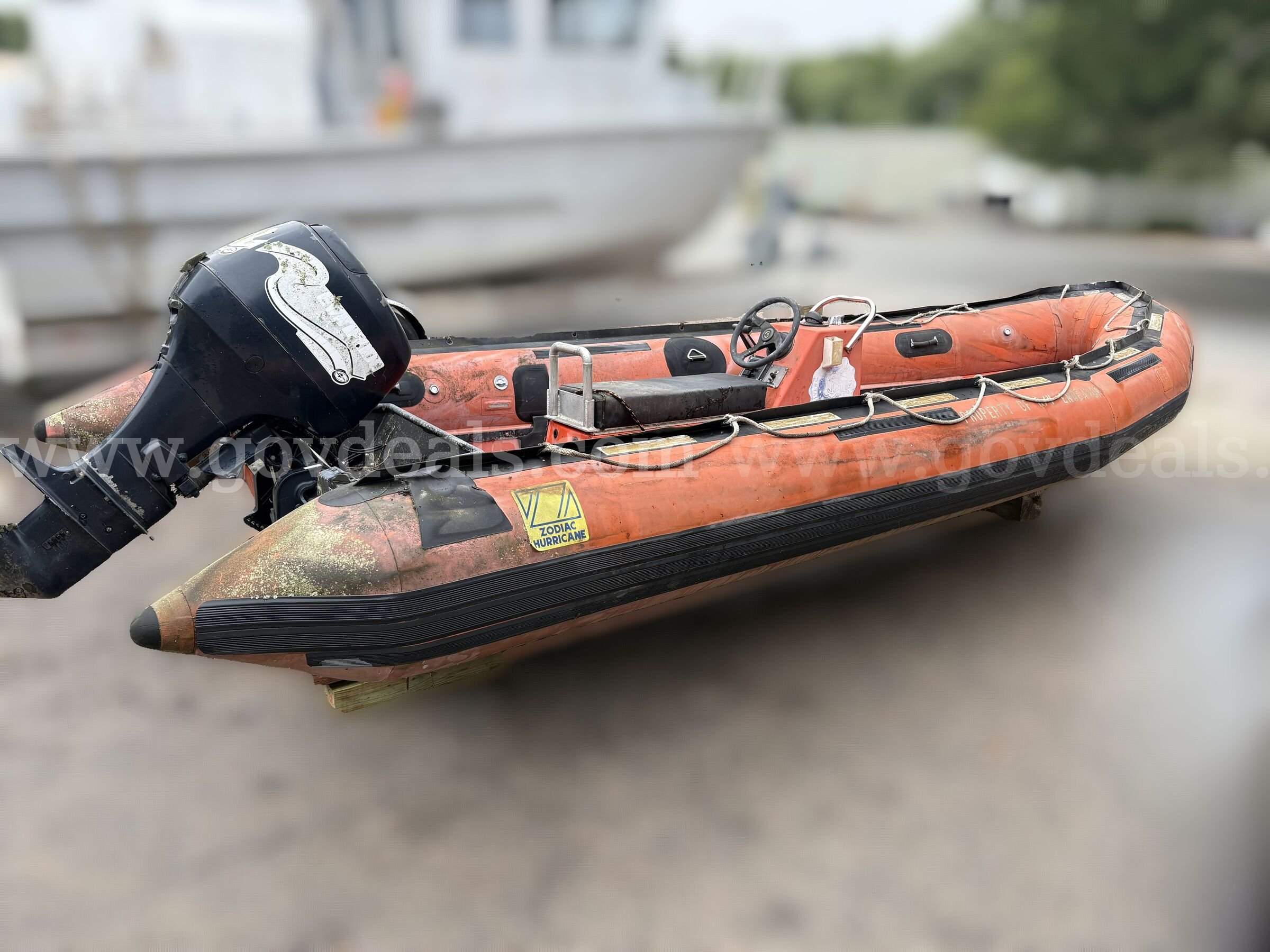 Single Lot of One (1) Zodiac Hurricane 530 & One (1) Evinrude 40HP Outboard Motor Zodiac Hurricane 530 Government Surplus Auction - Photo #2