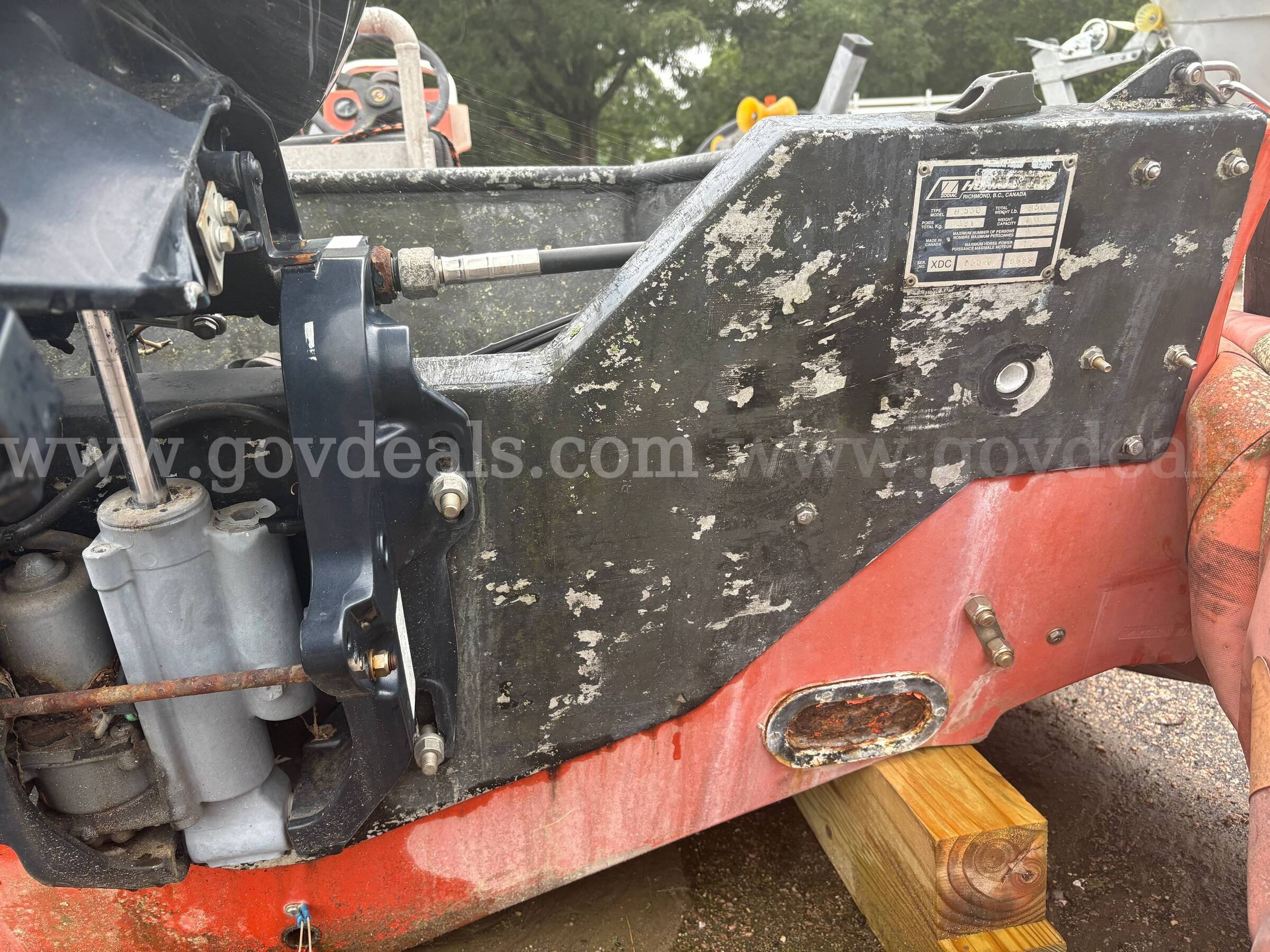 Single Lot of One (1) Zodiac Hurricane 530 & One (1) Evinrude 40HP Outboard Motor Zodiac Hurricane 530 Government Surplus Auction - Photo #5