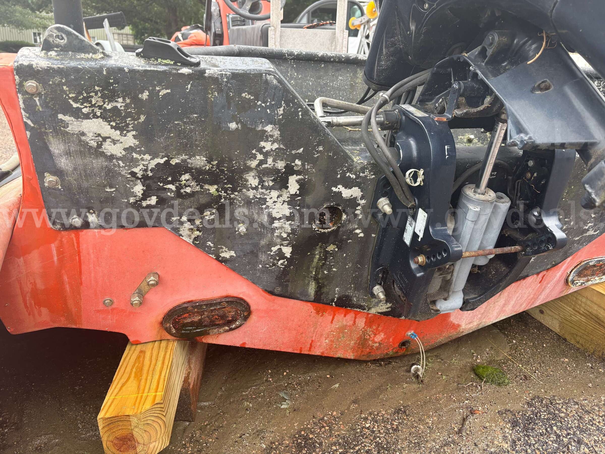 Single Lot of One (1) Zodiac Hurricane 530 & One (1) Evinrude 40HP Outboard Motor Zodiac Hurricane 530 Government Surplus Auction - Photo #6