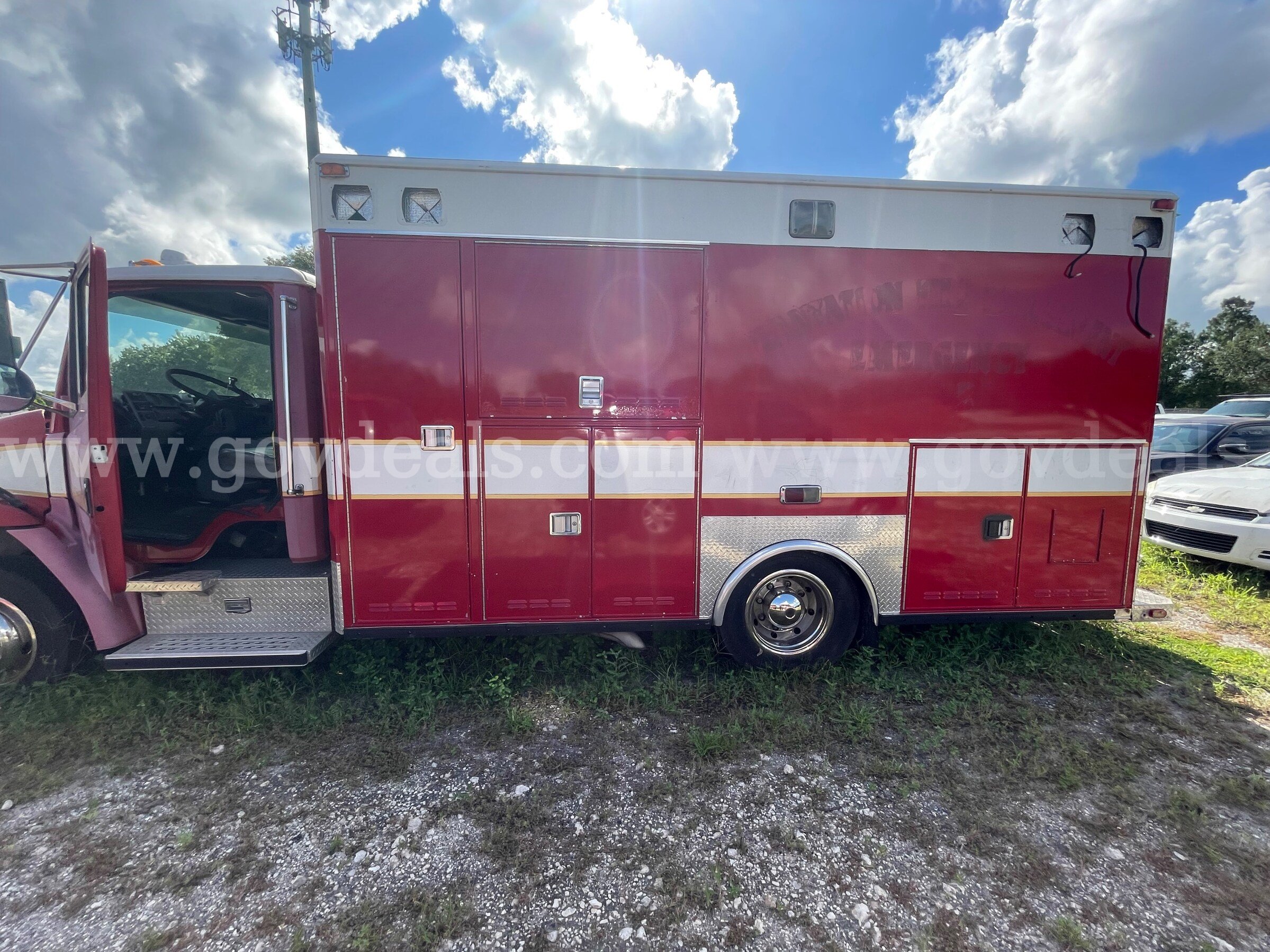 1996 Freightliner FL60 Freightliner FL60 Government Surplus Auction - Photo #2