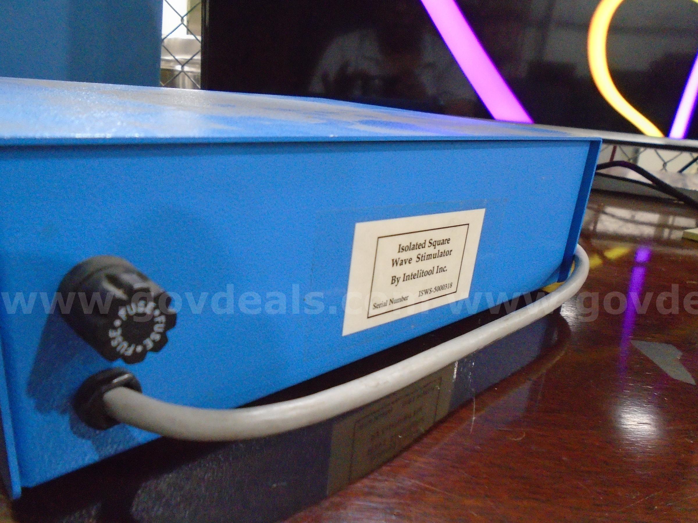 Isolated Square Wave Stimulator PHIPPS & BIRD CAT. NO 7092-611 Government Surplus Auction - Photo #5