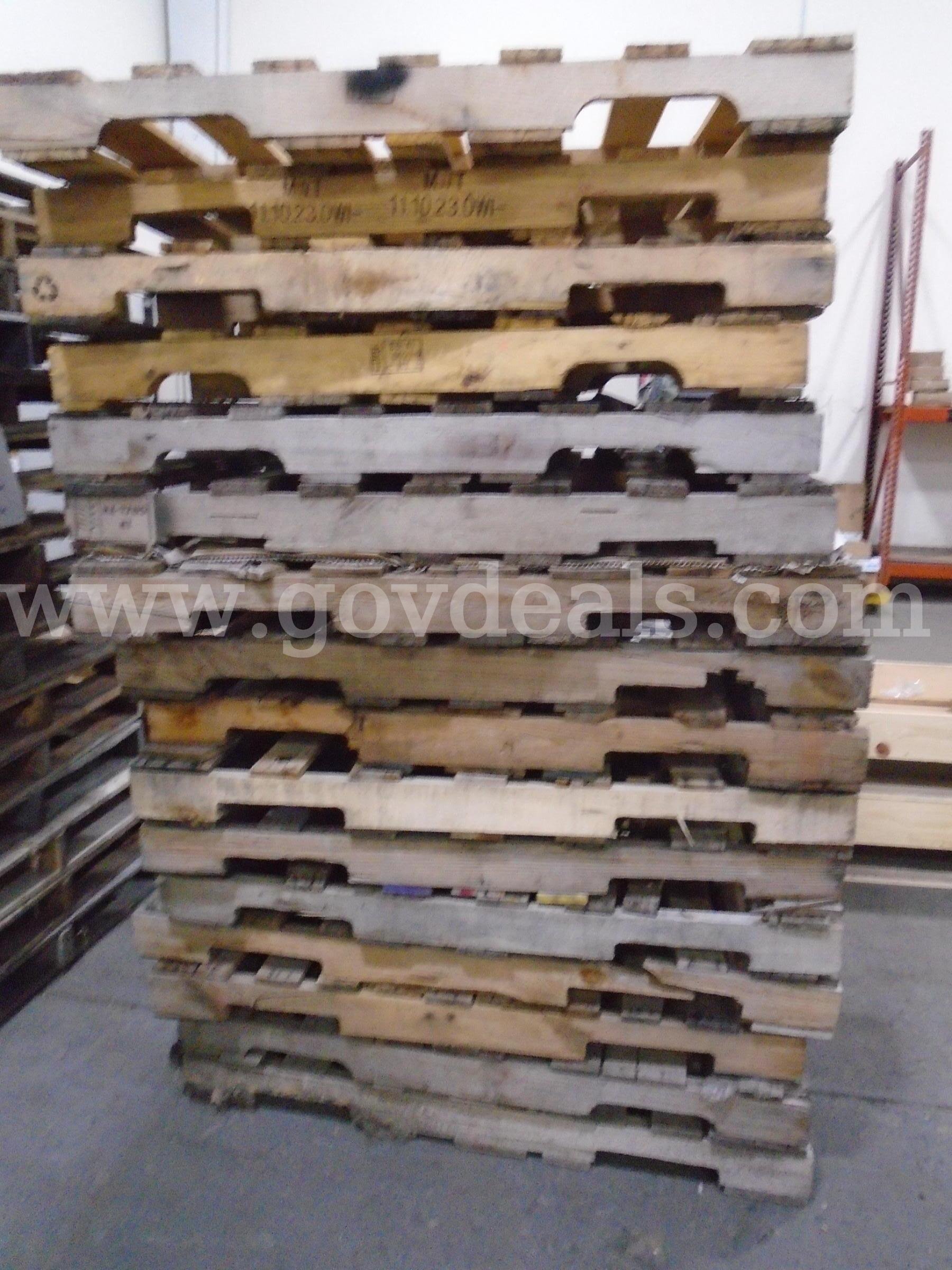 48"X 40" used wood pallets (stack of 16)   Government Surplus Auction - Photo #2