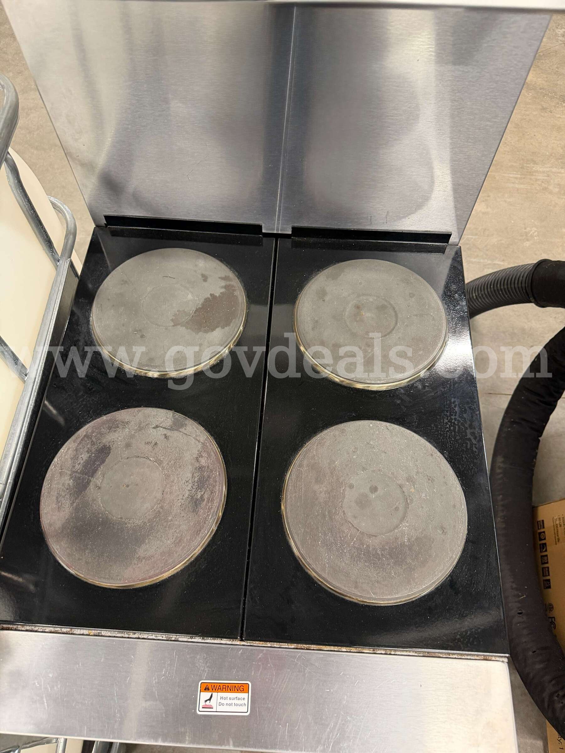 Vulcan 4 burner electric range E24-L Vulcan E24-L Government Surplus Auction - Photo #2