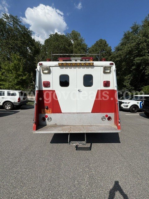 1986 International S1654 with reading body model 132PR International S1654 Government Surplus Auction - Photo #4