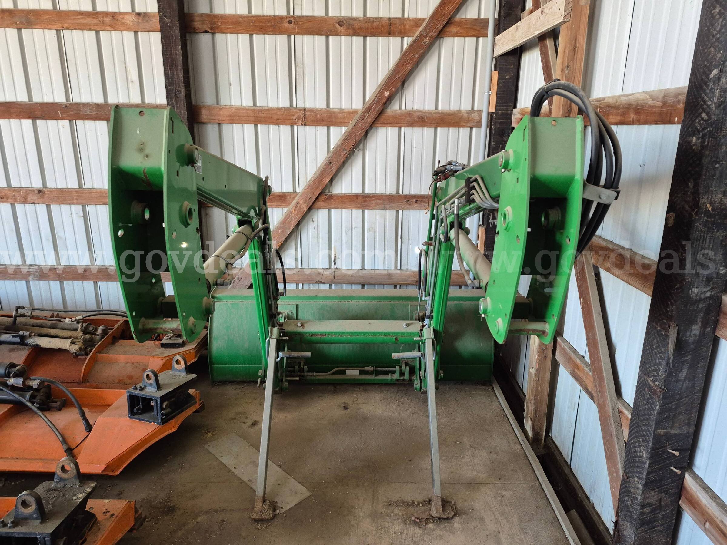 John Deere Loader Bucket Model 563 John Deere 563 Government Surplus Auction - Photo #5