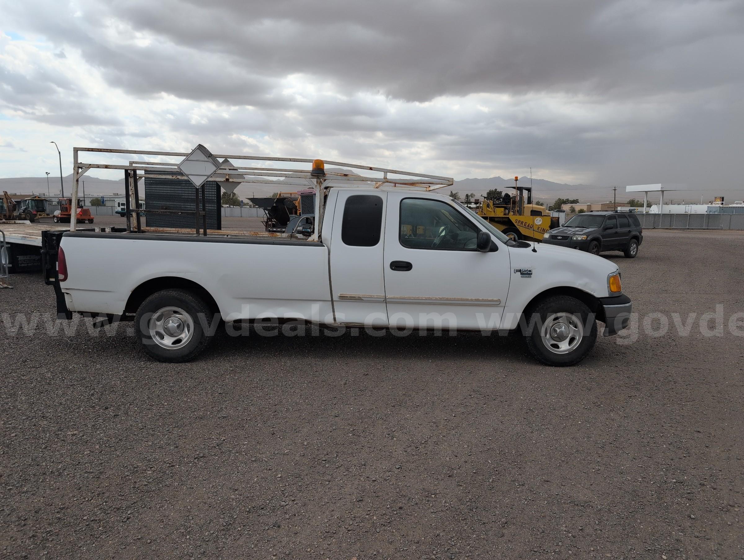 2004 Ford F-150 Heritage XL SuperCab Long Bed 2WD Ford F-150 Government Surplus Auction - Photo #3