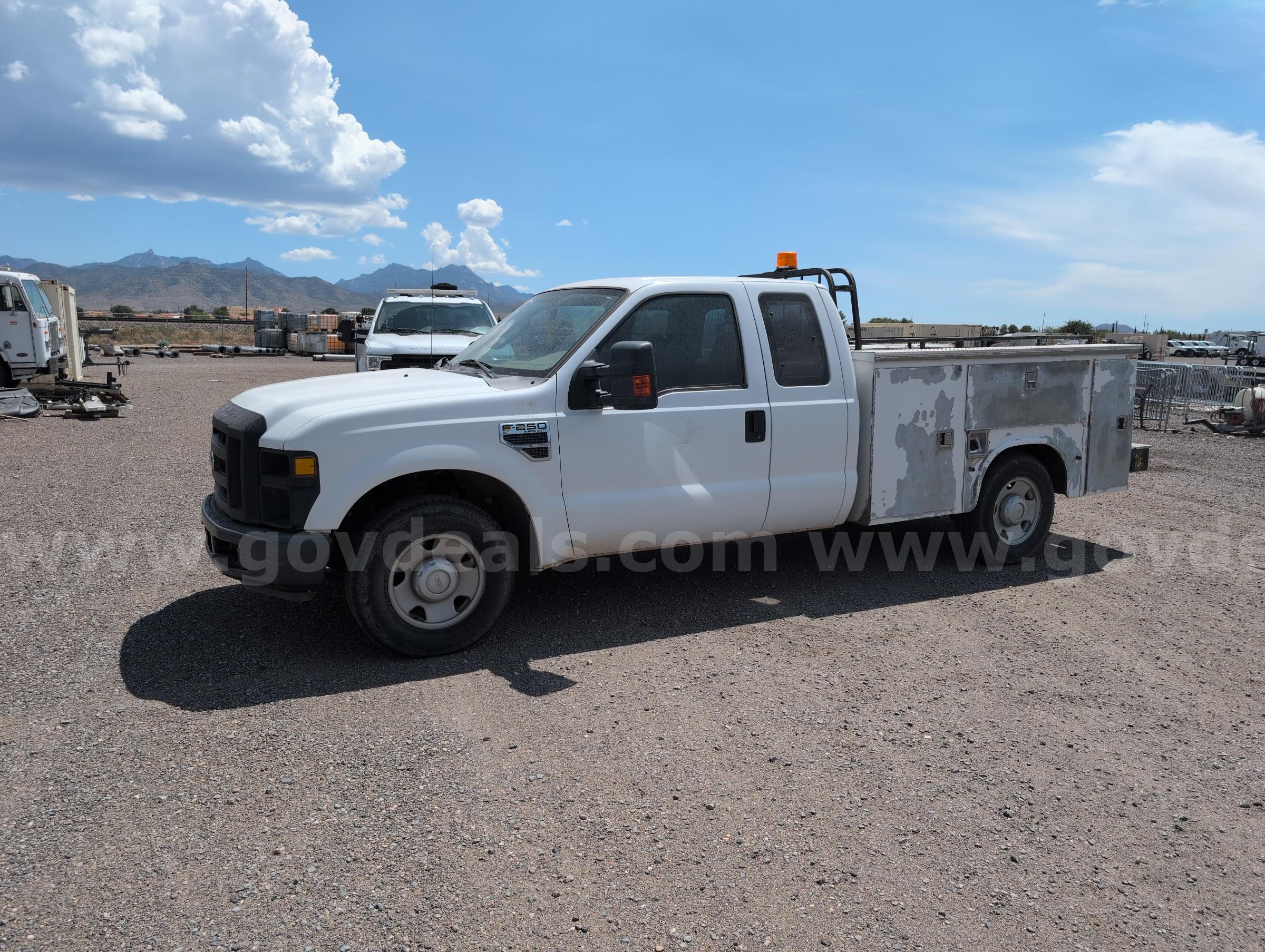 2008 Ford F-250 SD XL SuperCab Long Bed 2WD Ford F-250 Government Surplus Auction - Primary Photo