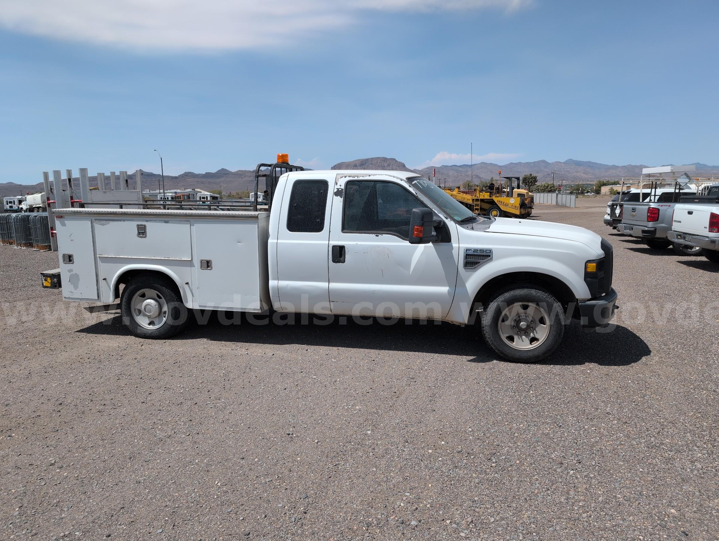 2008 Ford F-250 SD XL SuperCab Long Bed 2WD Ford F-250 Government Surplus Auction - Photo #3