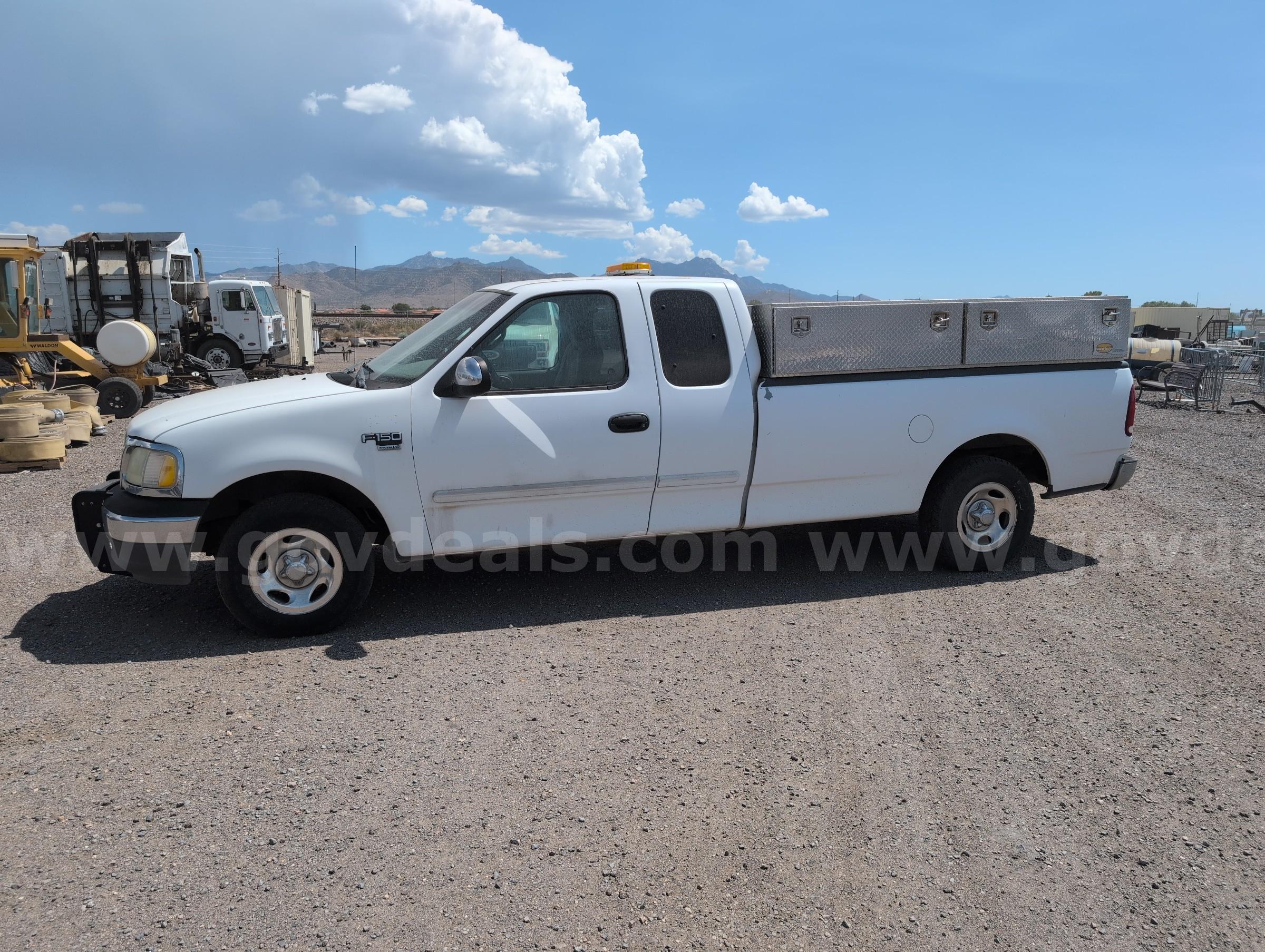 2002 Ford F-150 XL SuperCab Long Bed 2WD Ford F-150 Government Surplus Auction - Primary Photo