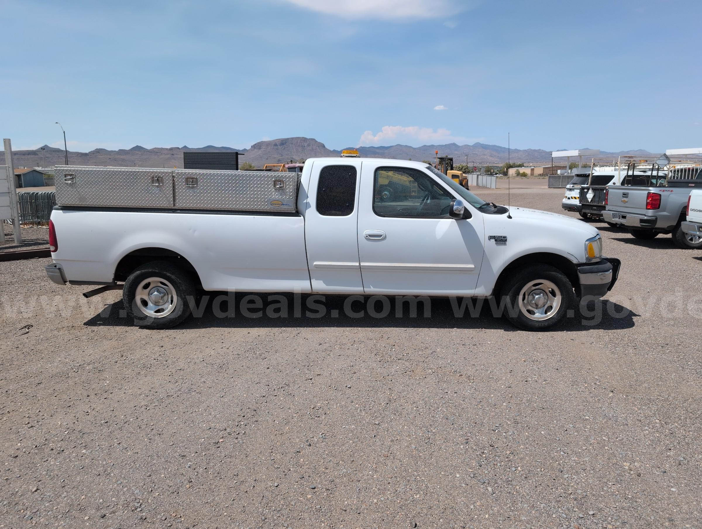 2002 Ford F-150 XL SuperCab Long Bed 2WD Ford F-150 Government Surplus Auction - Photo #3
