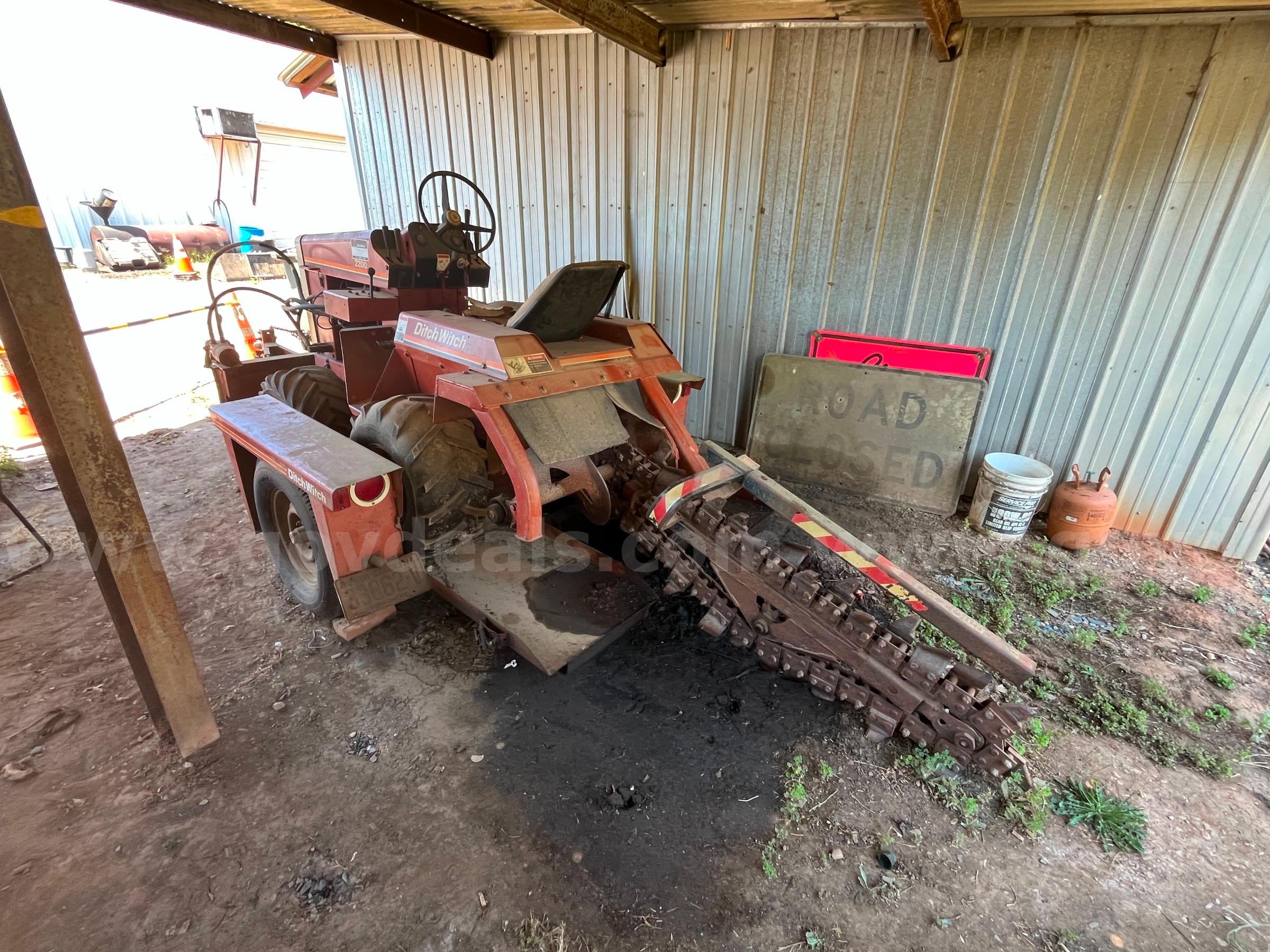 Ditch Witch 2200 & Trailer Ditch Witch 2200 Government Surplus Auction - Photo #2