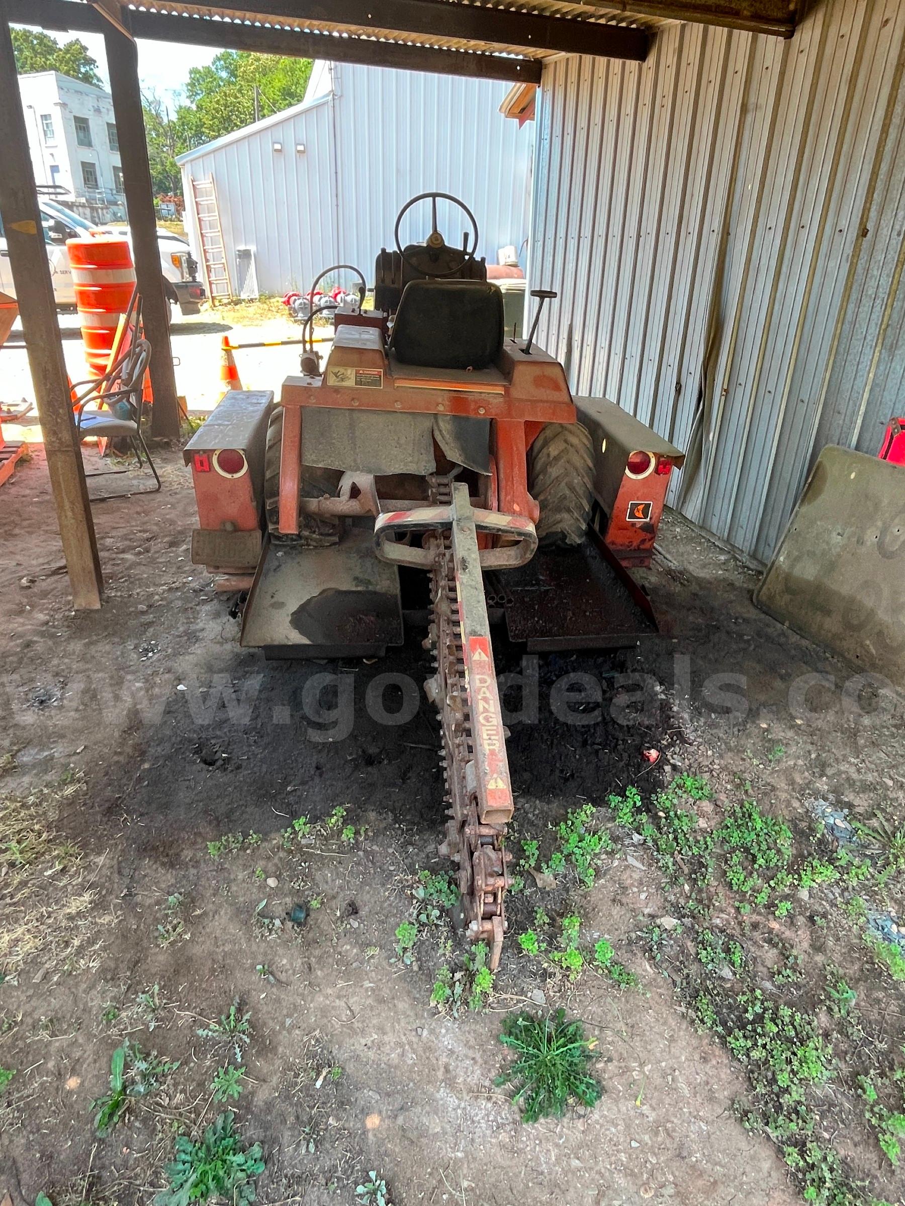 Ditch Witch 2200 & Trailer Ditch Witch 2200 Government Surplus Auction - Photo #3