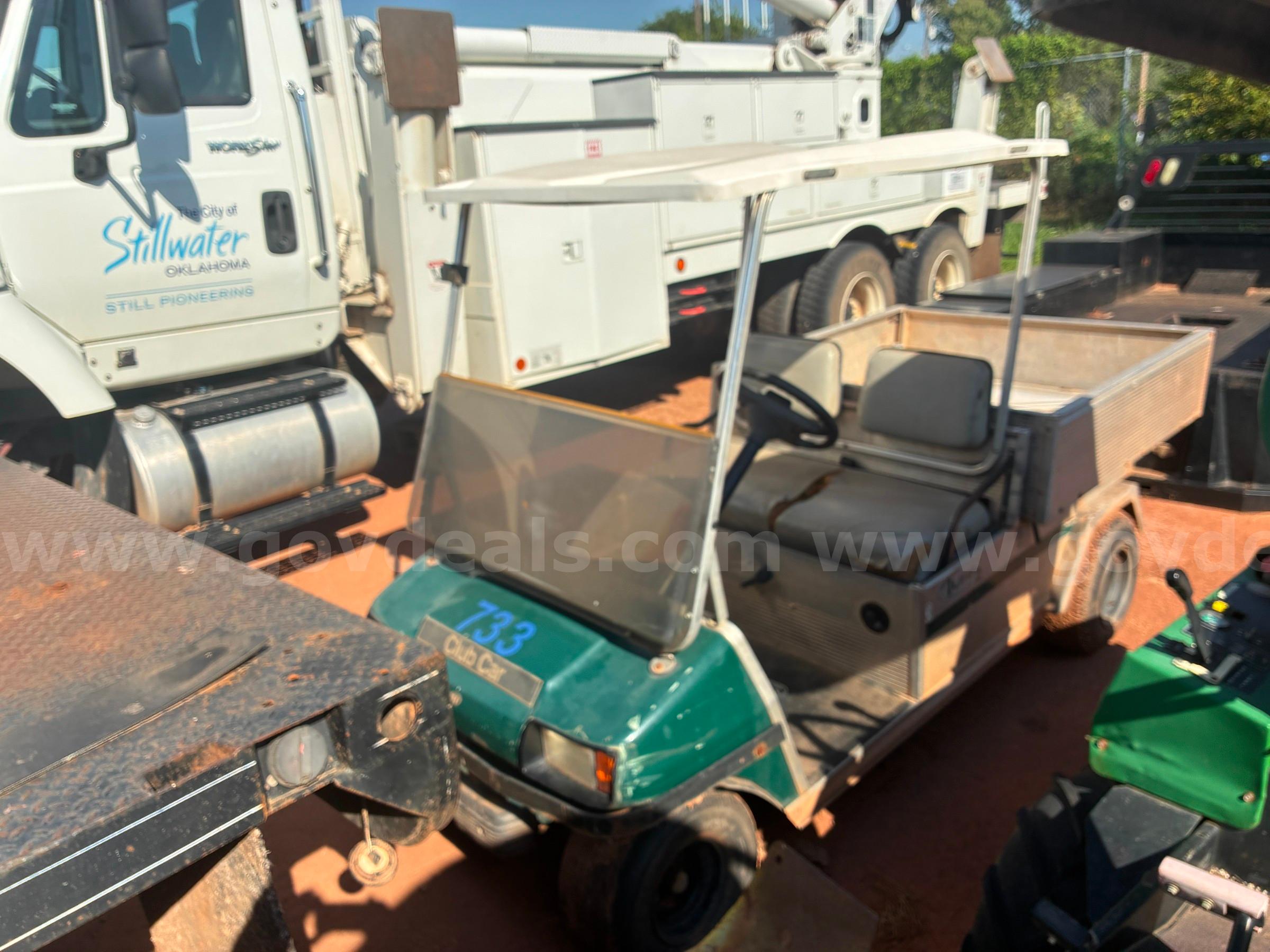 2000 Club Car Turf 2 Carryall golf cart Club Car Turf 2 Carryall Government Surplus Auction - Photo #2