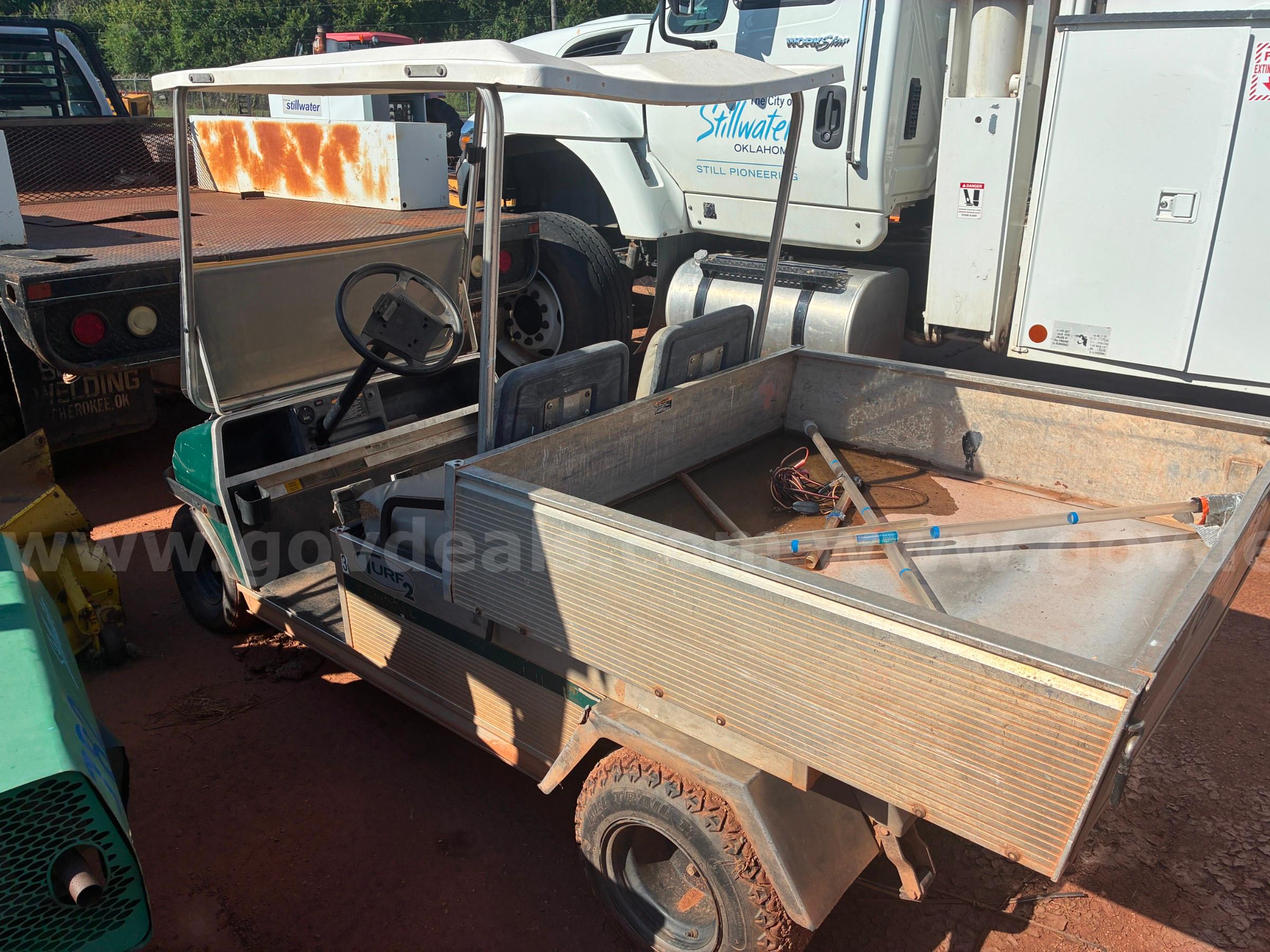 2000 Club Car Turf 2 Carryall golf cart Club Car Turf 2 Carryall Government Surplus Auction - Photo #3