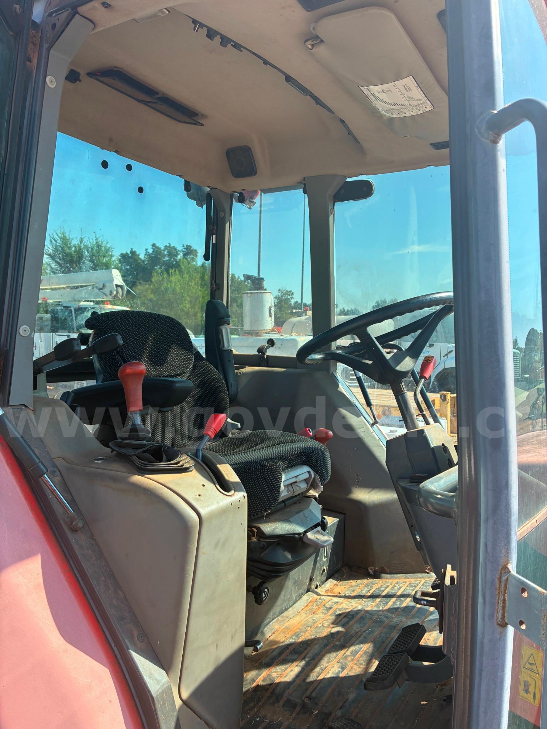 2007 Kubota M105SHC tractor Kubota M105SHC Government Surplus Auction - Photo #4