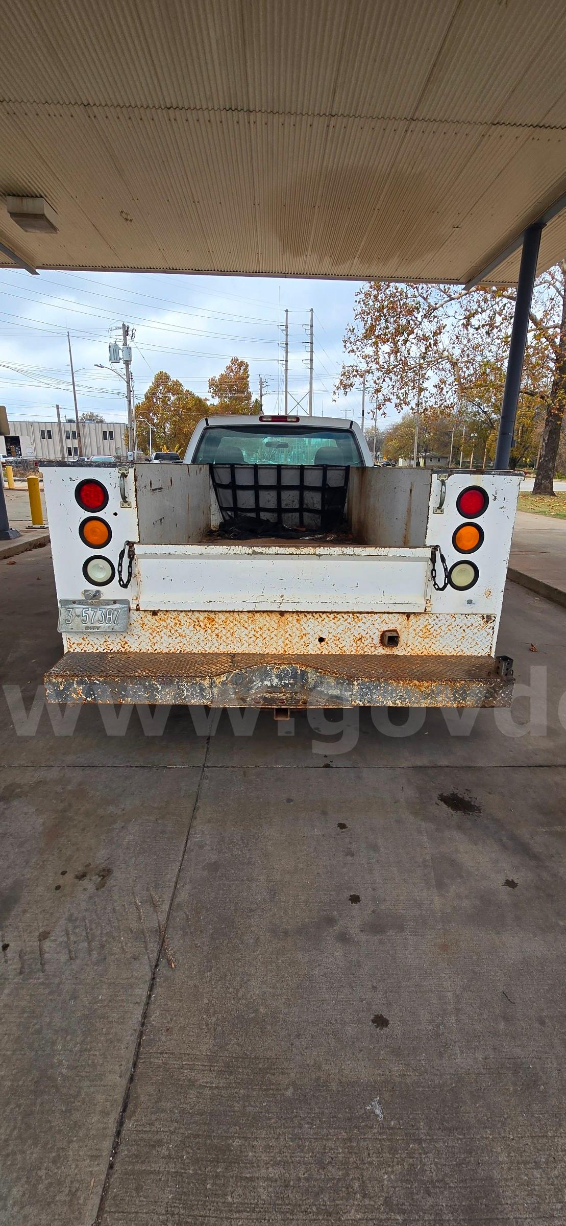 2005 GMC Sierra 2500HD Work Truck 2WD GMC Sierra 2500HD Government Surplus Auction - Photo #4