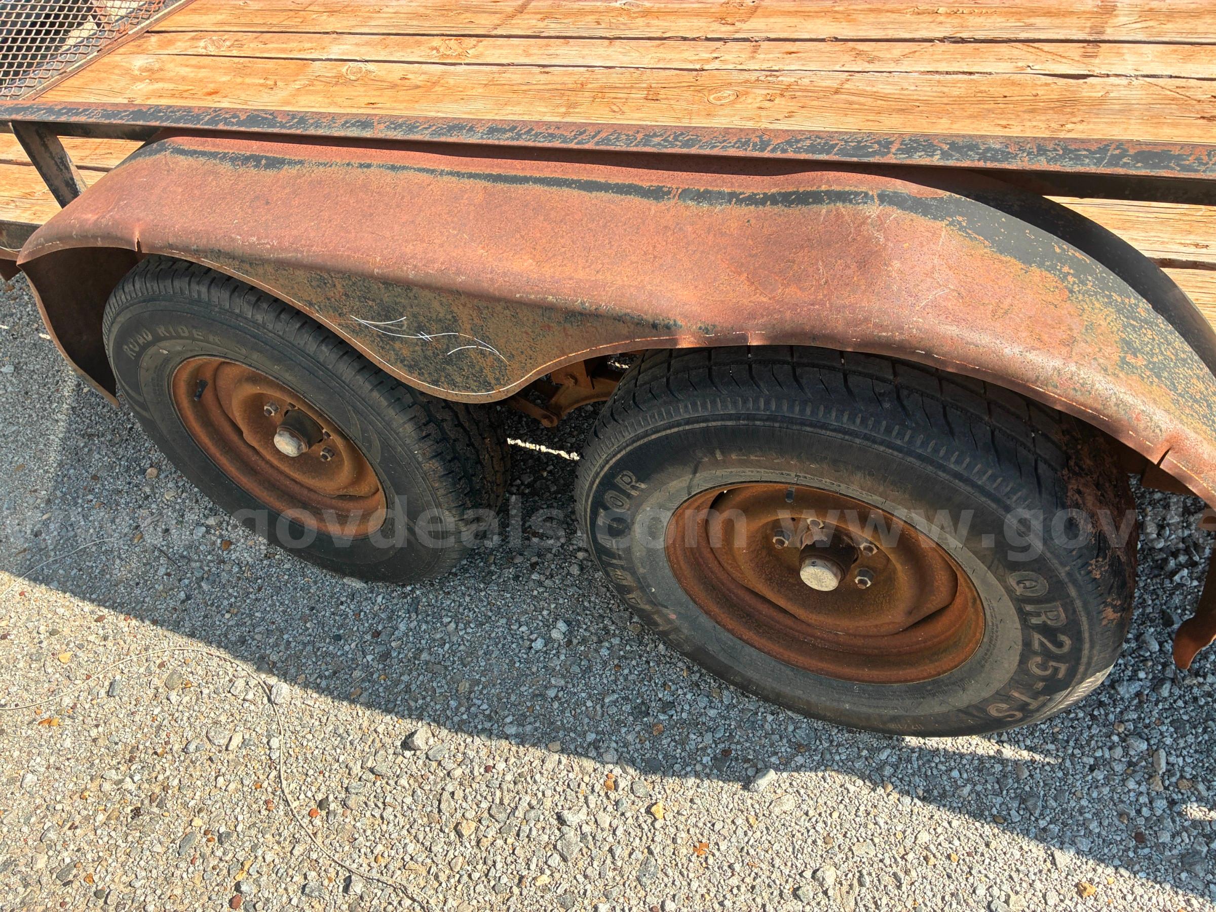 2003 J & C 16' tandem axle trailer J & C Manufacturing 16' tandem axle trailer Government Surplus Auction - Photo #4