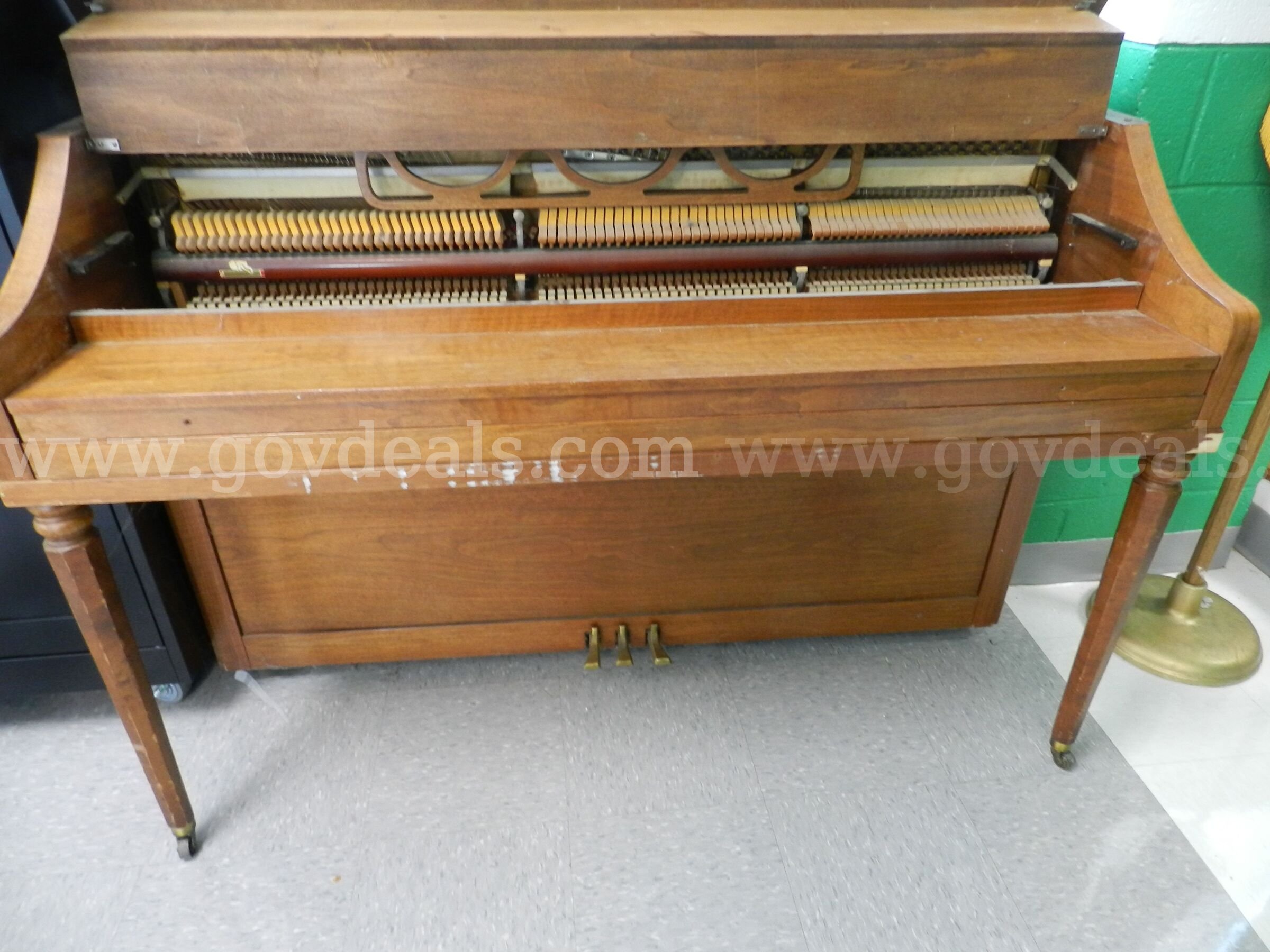 Estey Spinet Piano for Sale Estey  Government Surplus Auction - Photo #4