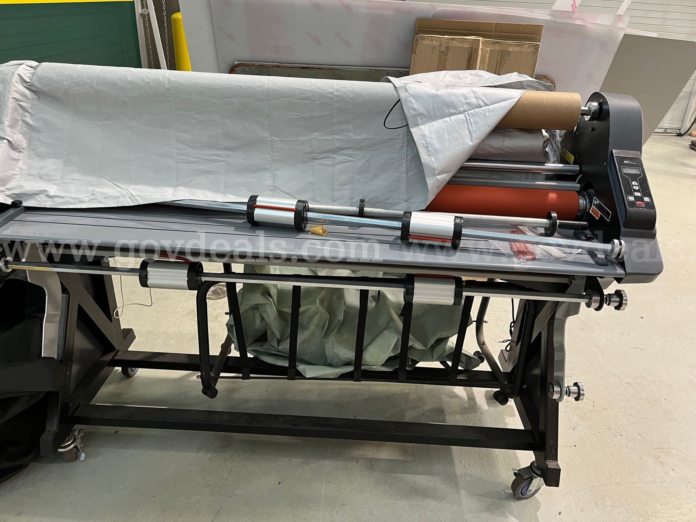Royal Sovereign RSC-1402HW/SC 55 inch wide format heat assist cold roll laminator Royal Sovereign 1402HW Government Surplus Auction - Photo #2
