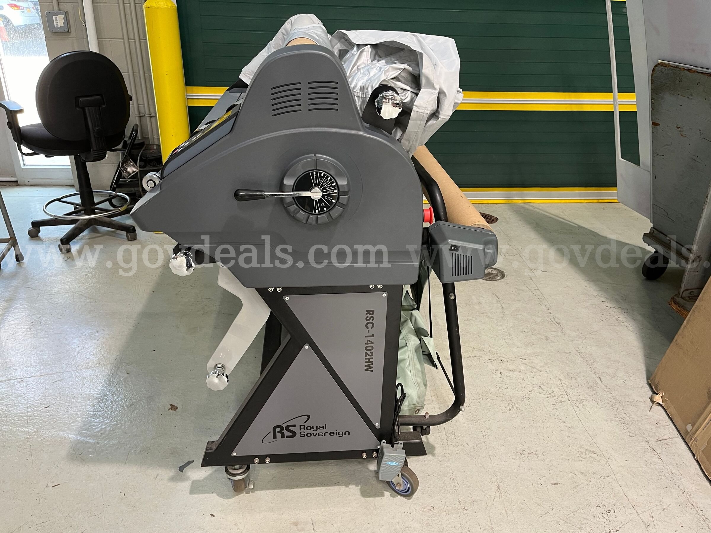 Royal Sovereign RSC-1402HW/SC 55 inch wide format heat assist cold roll laminator Royal Sovereign 1402HW Government Surplus Auction - Photo #3