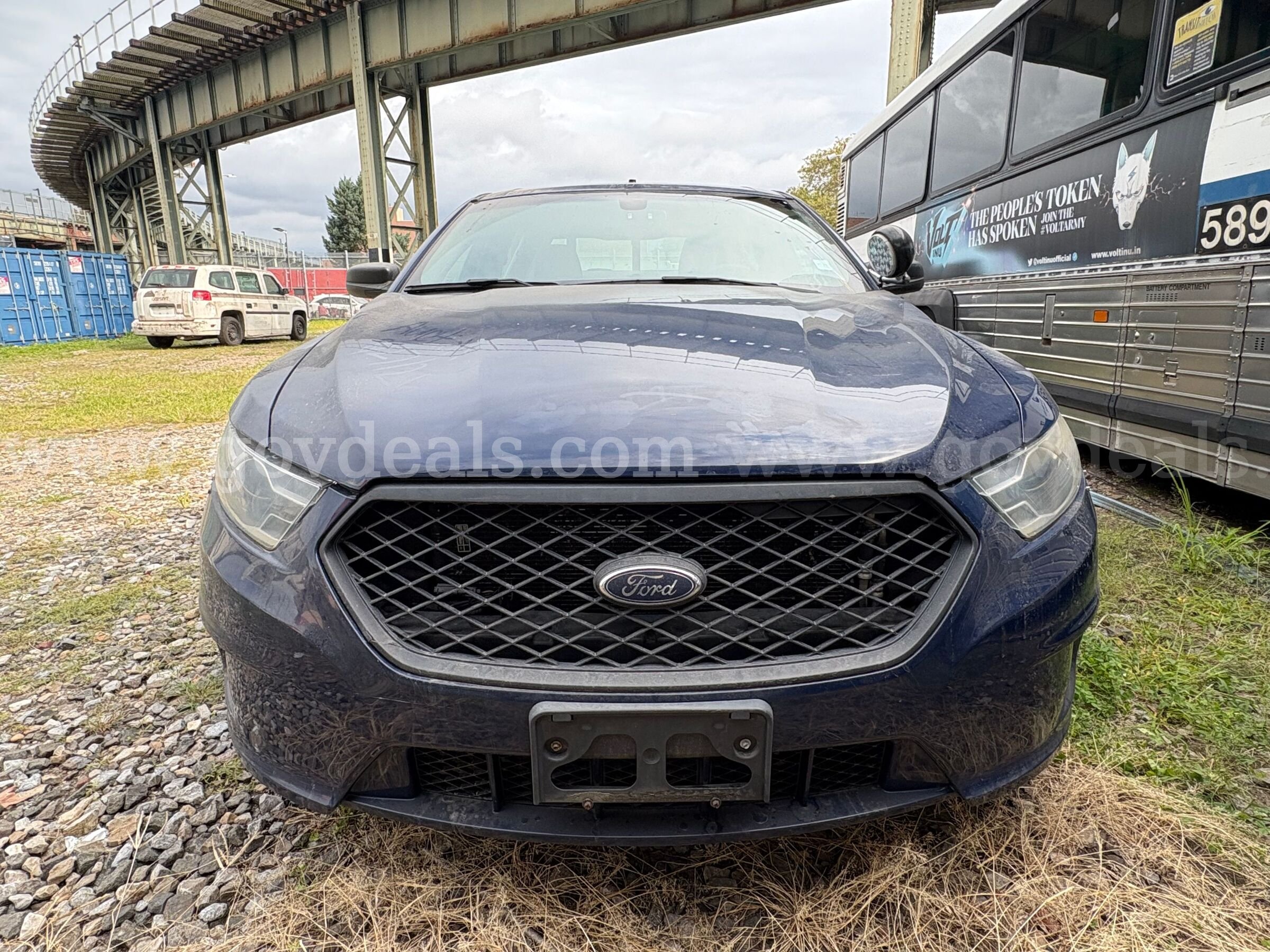 2017 Ford Taurus (BT805) Ford Taurus Government Surplus Auction - Photo #2