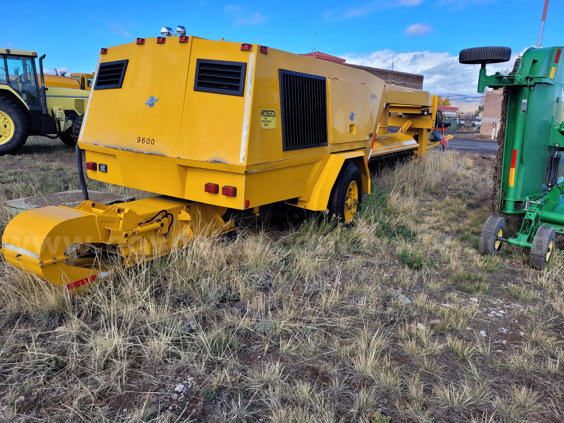 1998 Stewart & Stevenson SST-300H Airport Runway Broom 1998 300H Government Surplus Auction - Photo #2