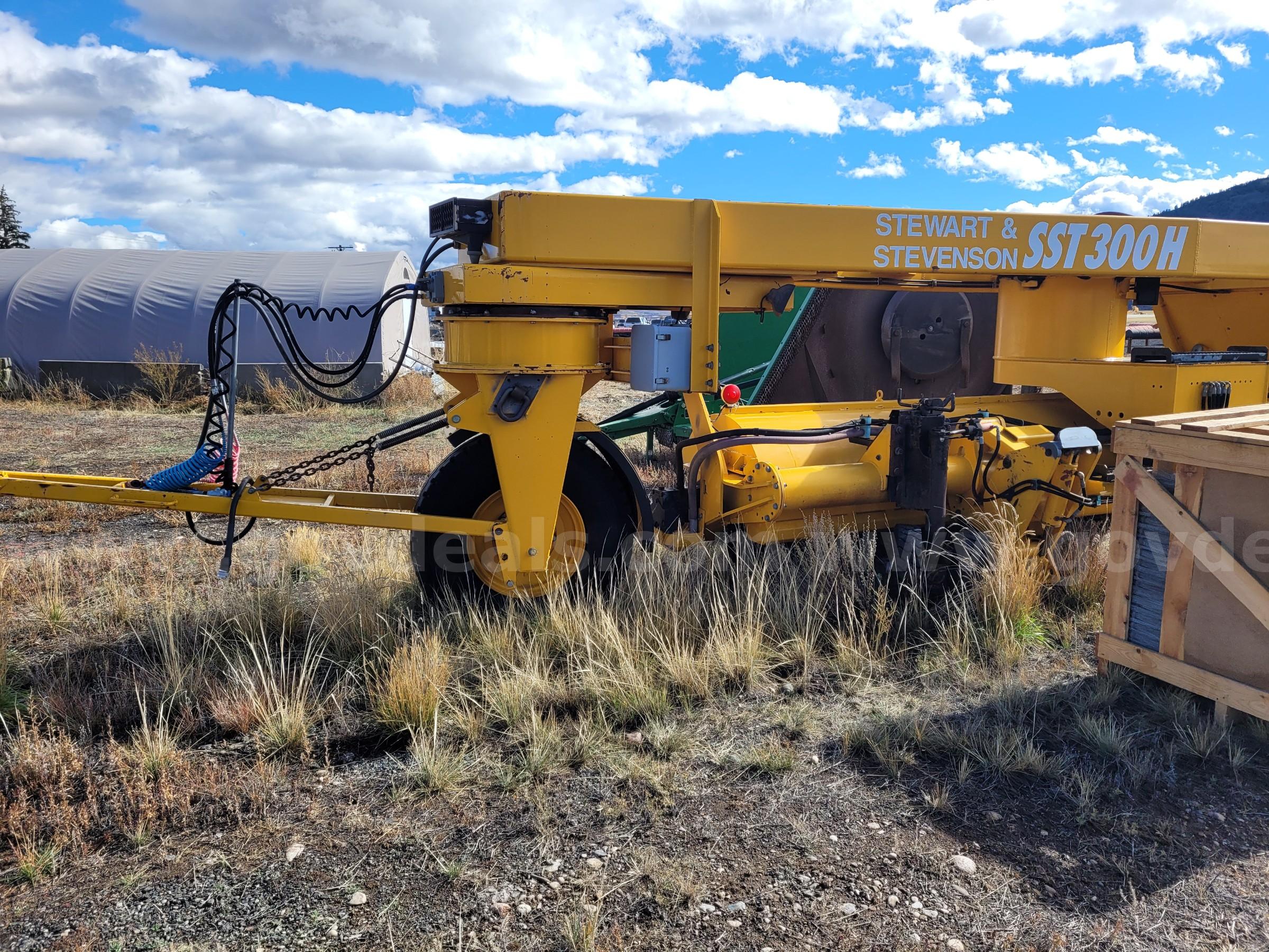 1998 Stewart & Stevenson SST-300H Airport Runway Broom 1998 300H Government Surplus Auction - Photo #3