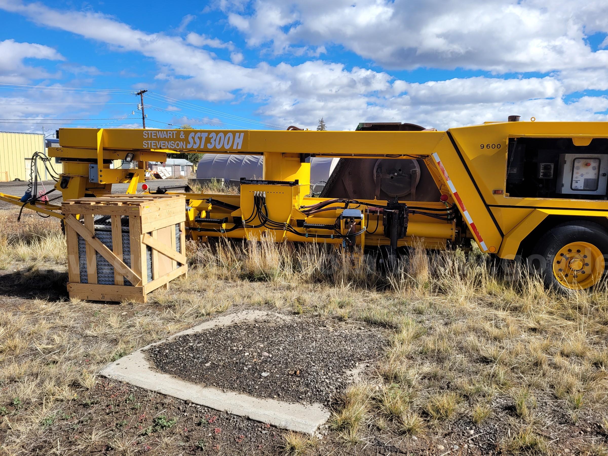 1998 Stewart & Stevenson SST-300H Airport Runway Broom 1998 300H Government Surplus Auction - Photo #6