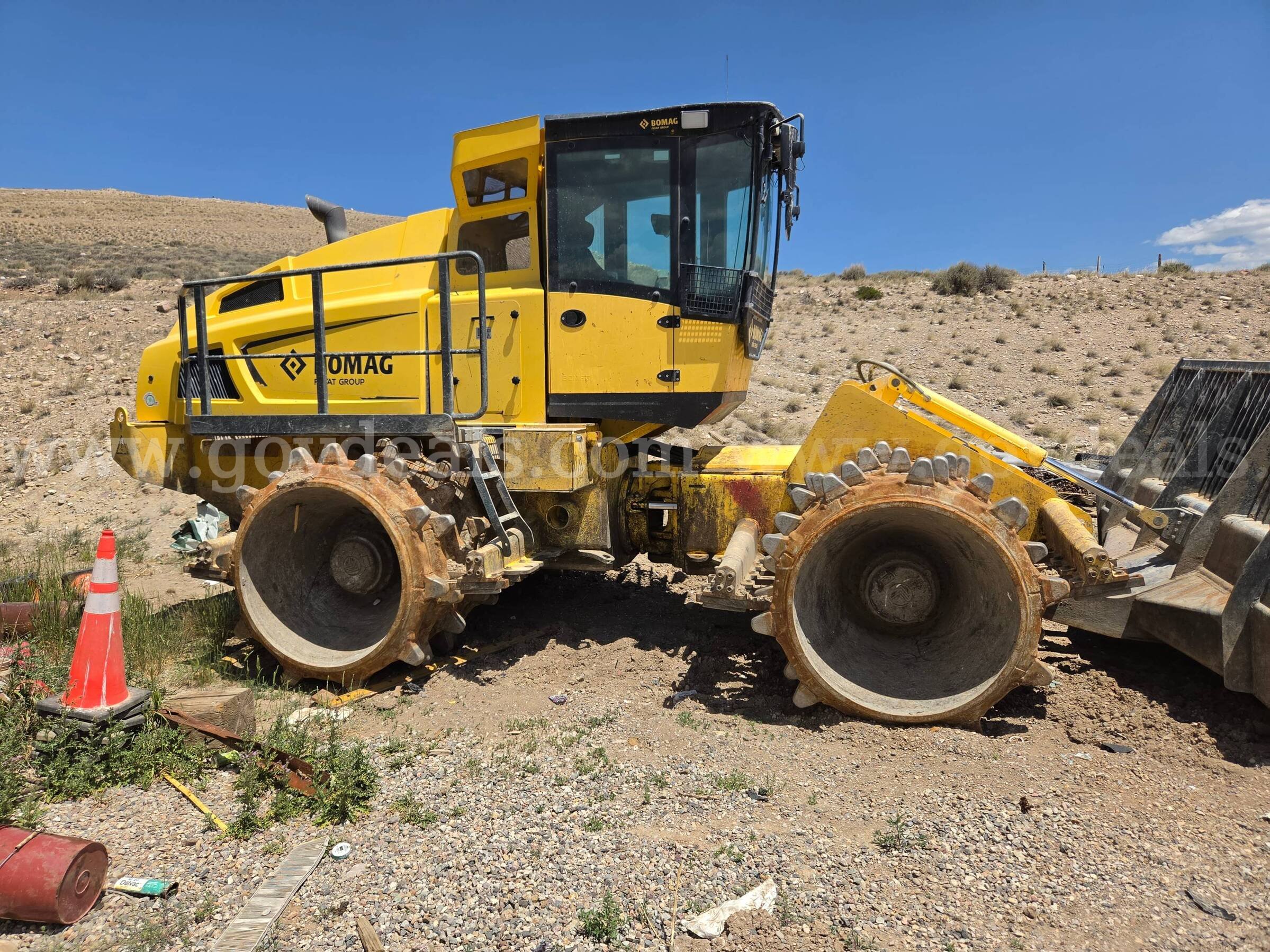 2021 BOMAG BC473RB-5 Landfill Compactor – 3,574 Hours BOMAG BC473RB Government Surplus Auction - Photo #2