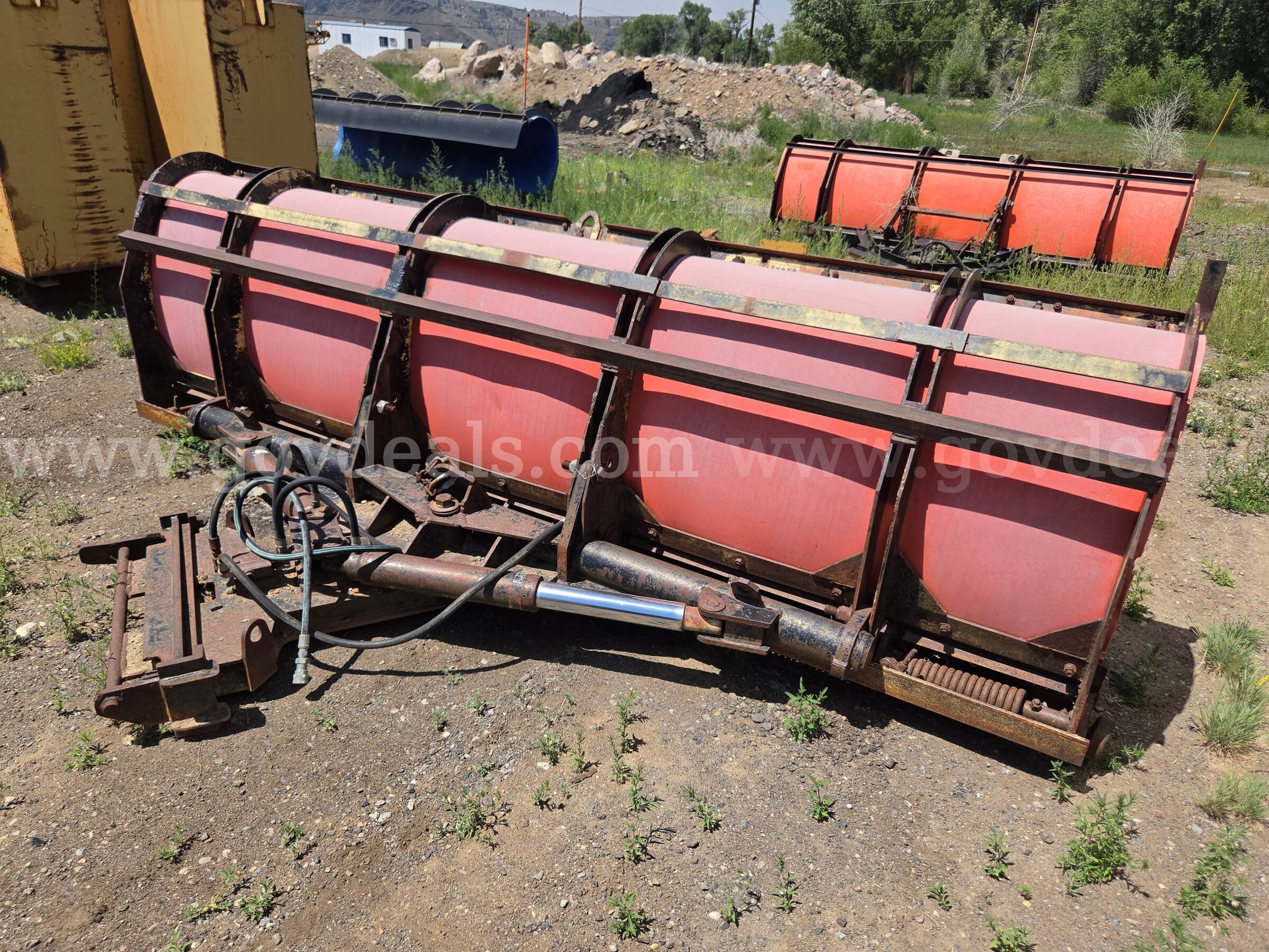 12' Wausau-Style Hydraulic Reversible Snow Plow   Government Surplus Auction - Photo #5