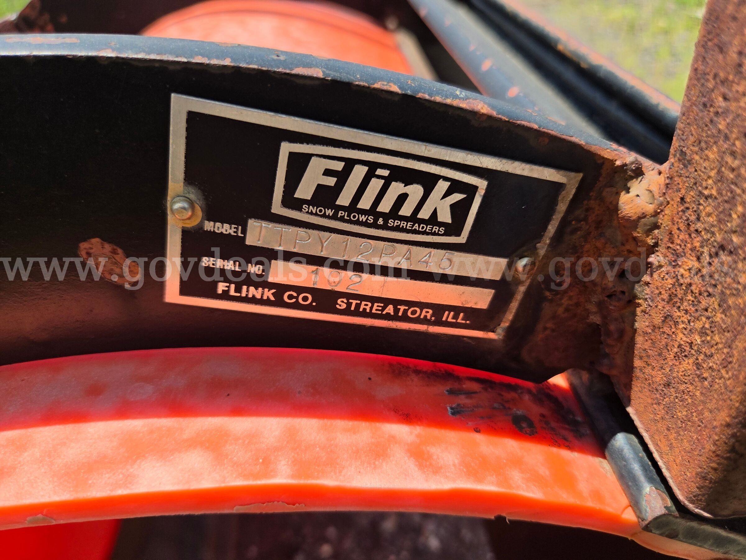 Flink 12-Foot One-Way Snow Plow with Hydraulic Mount – Model TTPY12PA45 Flink TTPY12PA45 Government Surplus Auction - Photo #3