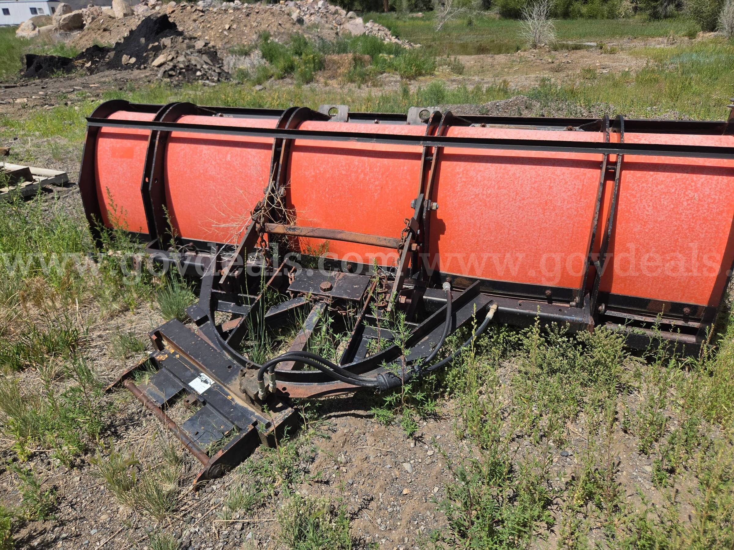 Flink 12-Foot One-Way Snow Plow with Hydraulic Mount – Model TTPY12PA45 Flink TTPY12PA45 Government Surplus Auction - Photo #4