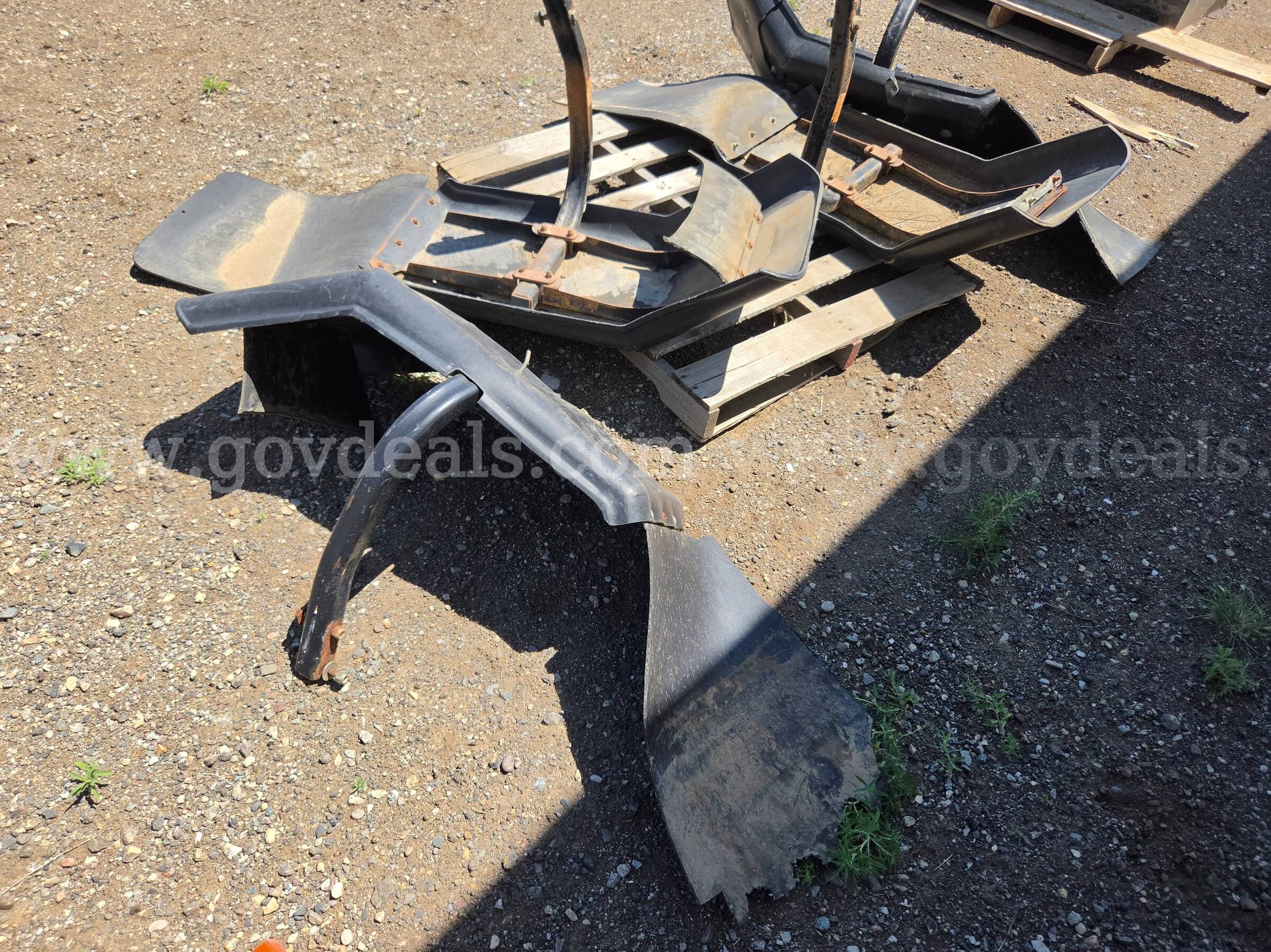 Lot of 2 Caterpillar 140H Motor Grader Steering Axle Fender Sets Caterpillar 140H Government Surplus Auction - Photo #2