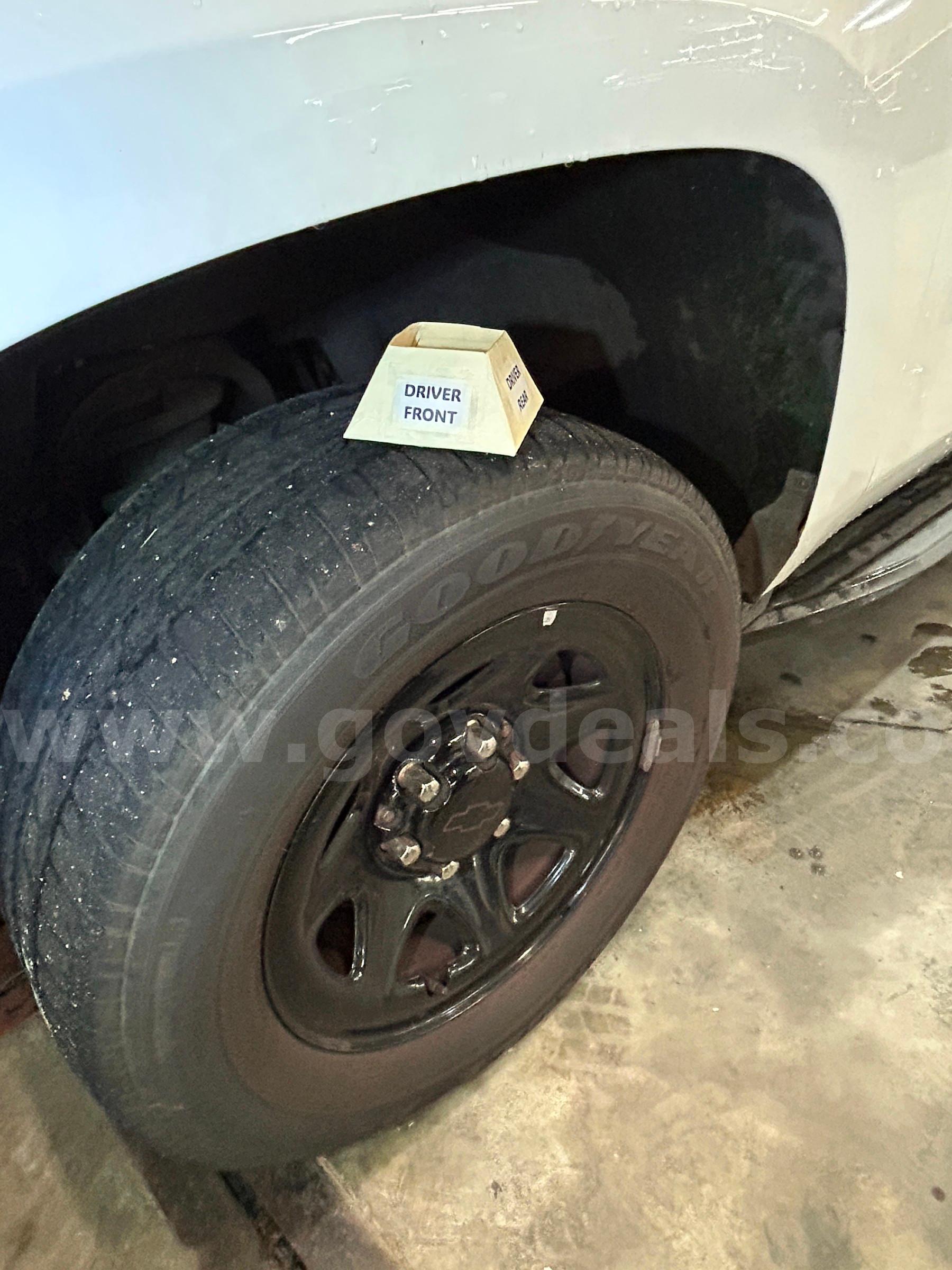 WHITE 2017 CHEVROLET TAHOE Chevrolet TAHOE Government Surplus Auction - Photo #3