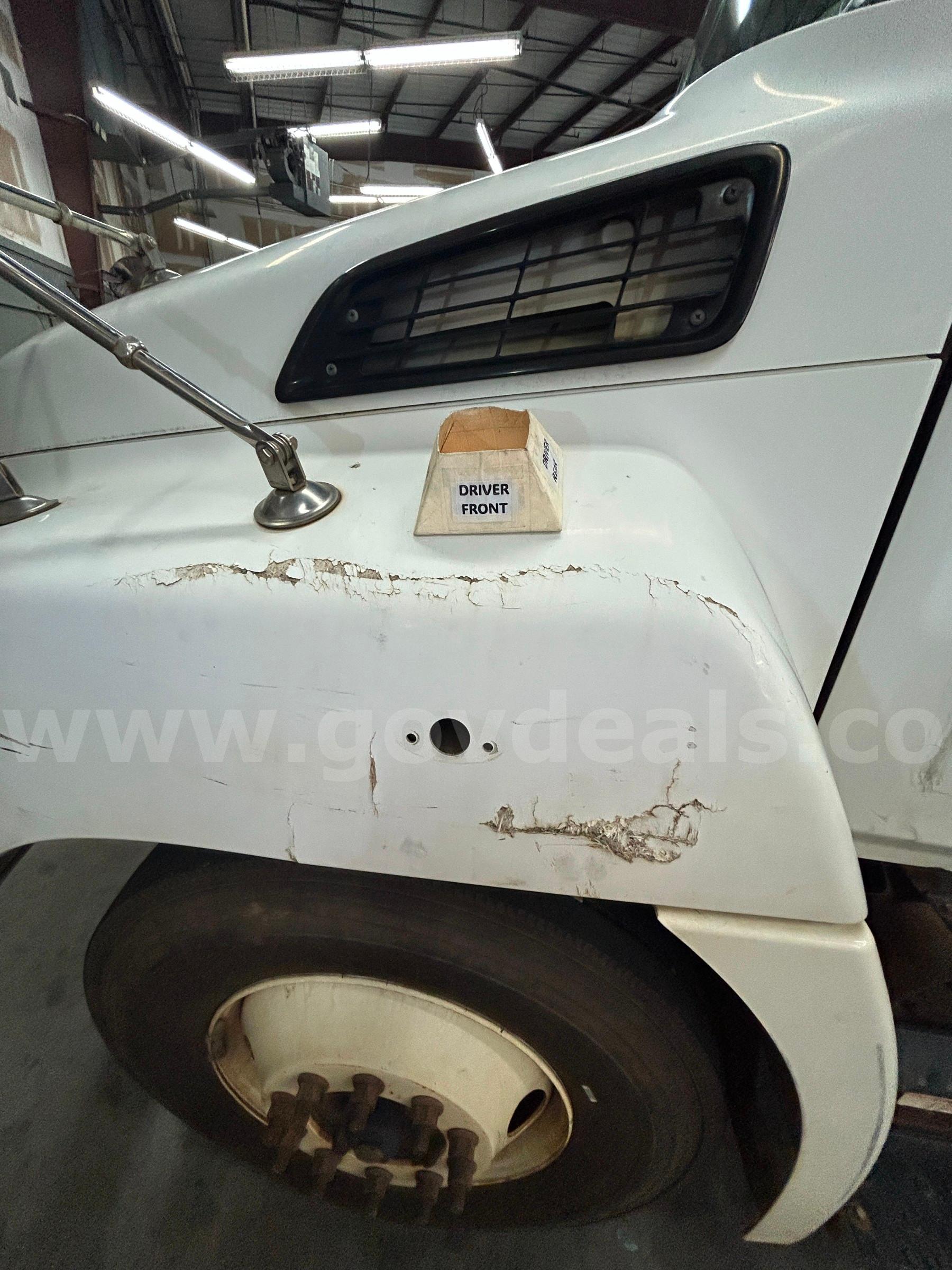 WHITE 2017 HINO CONVENTIONAL CAB SHUTTLE TRUCK Hino Conventional Cab Government Surplus Auction - Photo #4