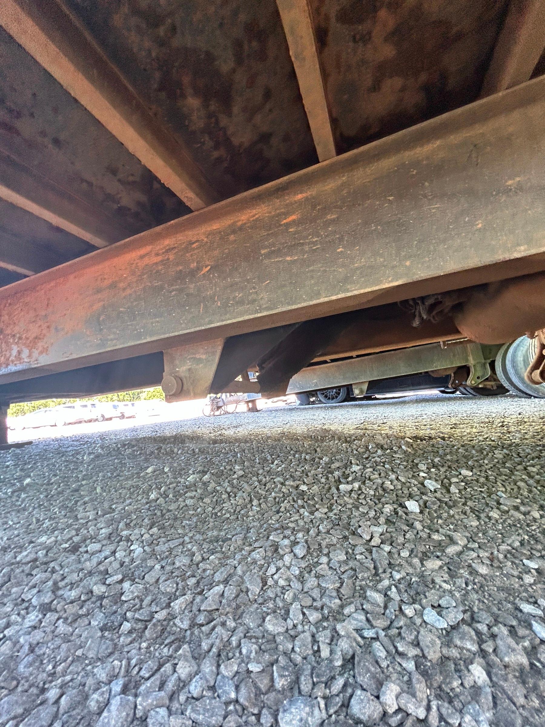 GREEN 2005 MILE 18-FT DUMPING TRASH TRAILER WITH HYDRAULIC JACK AND AIR BRAKES MILE 18-FT TRASH DUMP TRAILER Government Surplus Auction - Photo #5