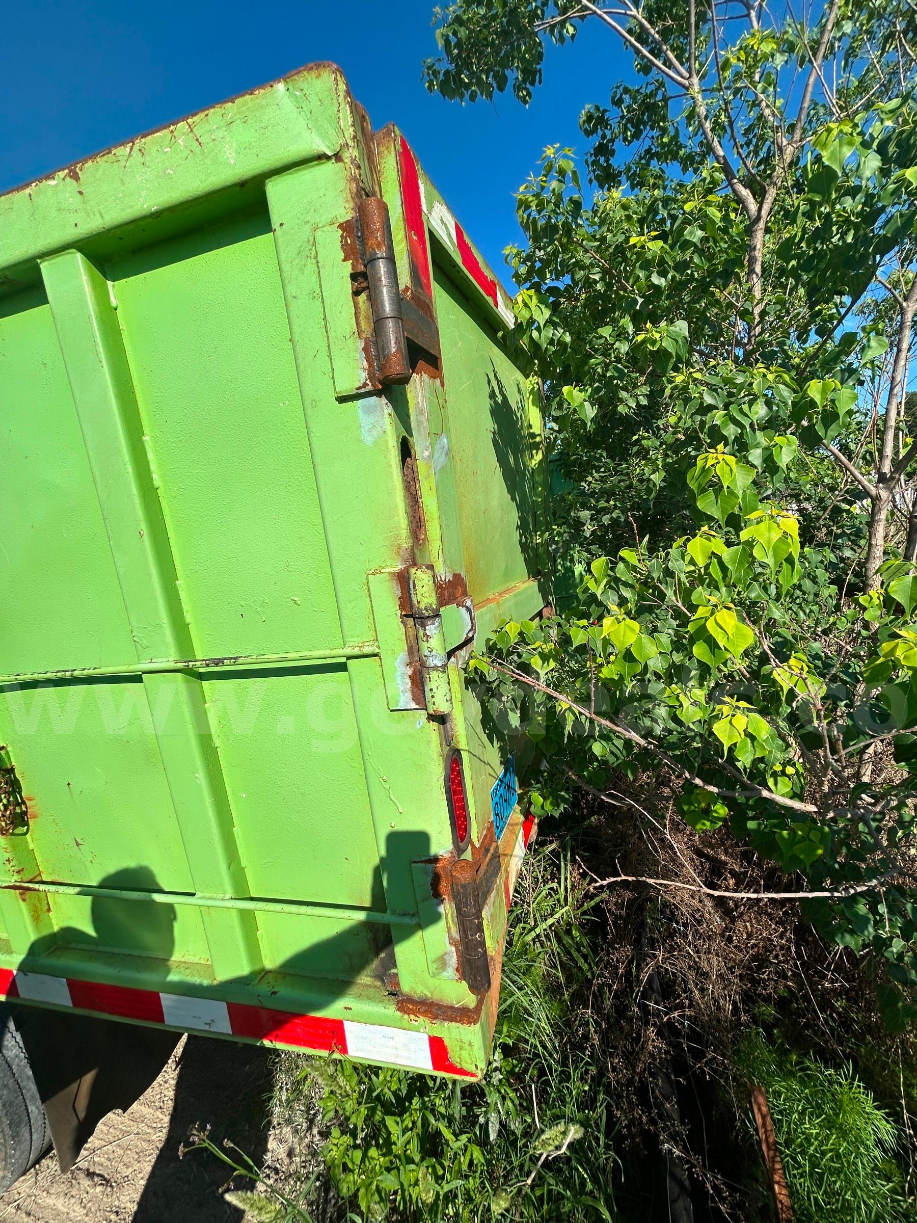 GREEN 2005 MILE 18-FT DUMPING TRASH TRAILER WITH HYDRAULIC JACK AND AIR BRAKES MILE 18-FT TRASH DUMP TRAILER Government Surplus Auction - Photo #6