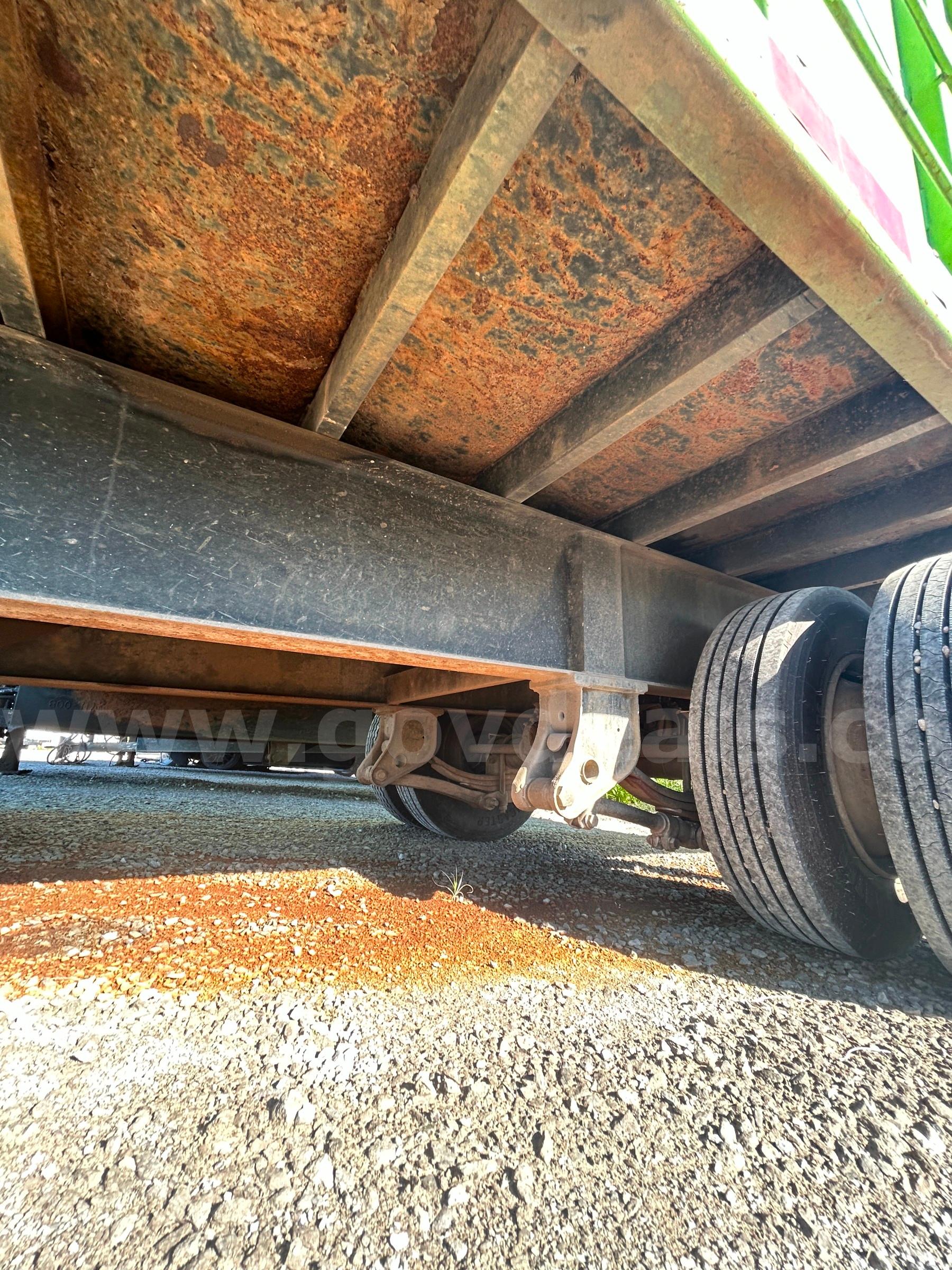 GREEN 2003 RAMER 20-FT TRASH TRAILER WITH HYDRAULIC JACK AND AIR BRAKES RAMER 20FT DUMP TRASH TRAILER Government Surplus Auction - Photo #4