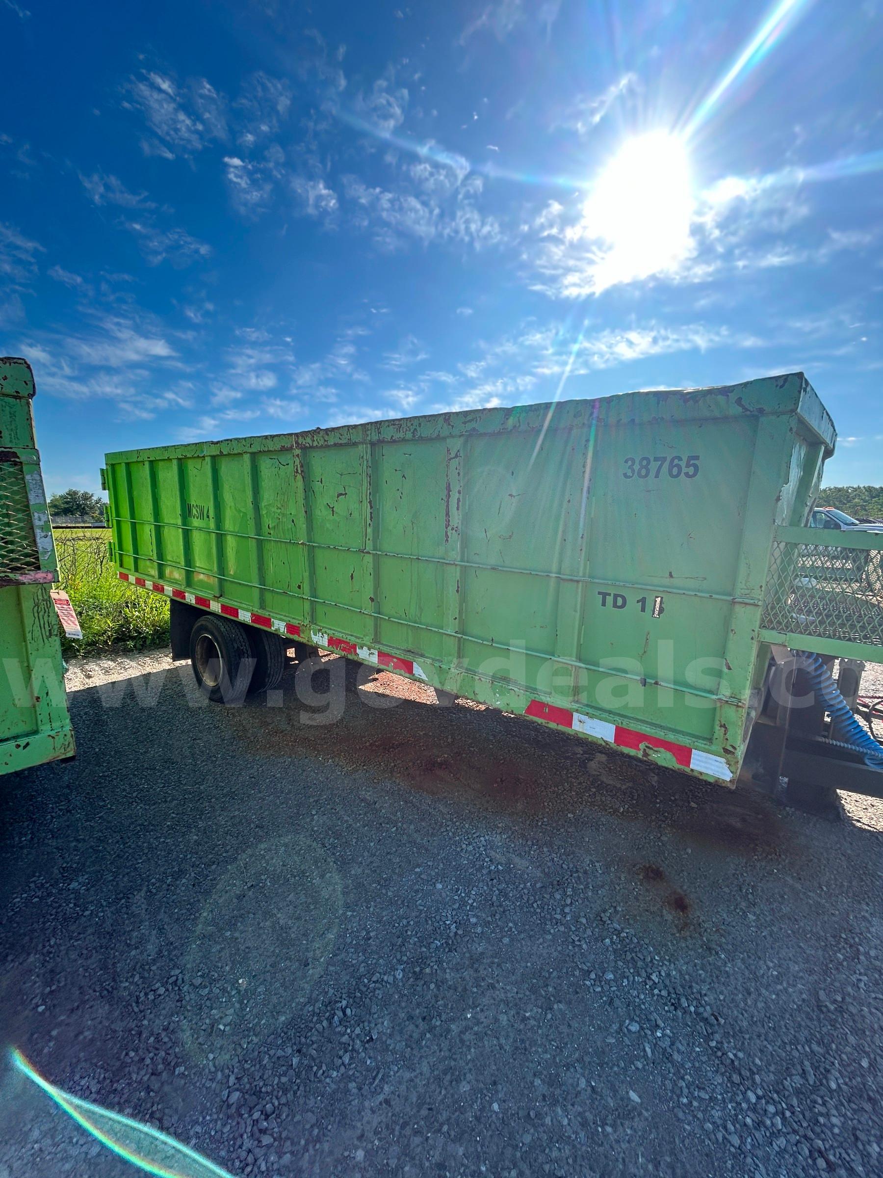 GREEN 2003 RAMER 20-FT TRASH TRAILER WITH HYDRAULIC JACK AND AIR BRAKES RAMER 20FT DUMP TRASH TRAILER Government Surplus Auction - Photo #6