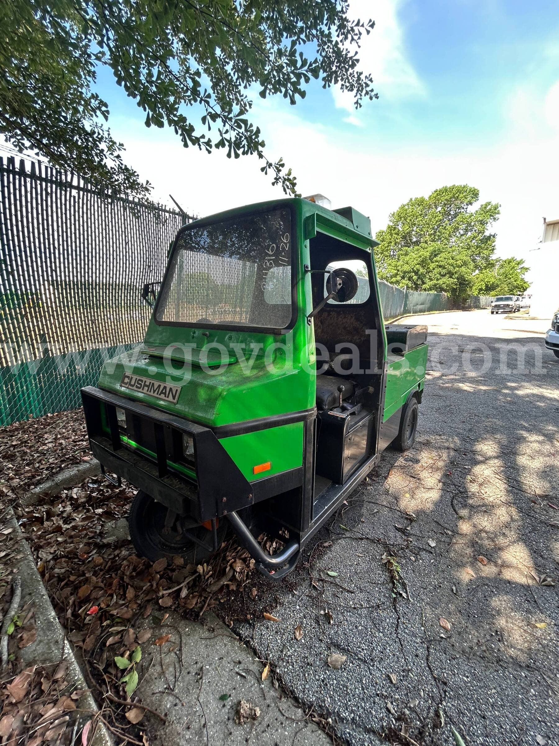 GREEN 1995 CUSHMAN 898464B THREE WHEEL UTILITY VEHICLE