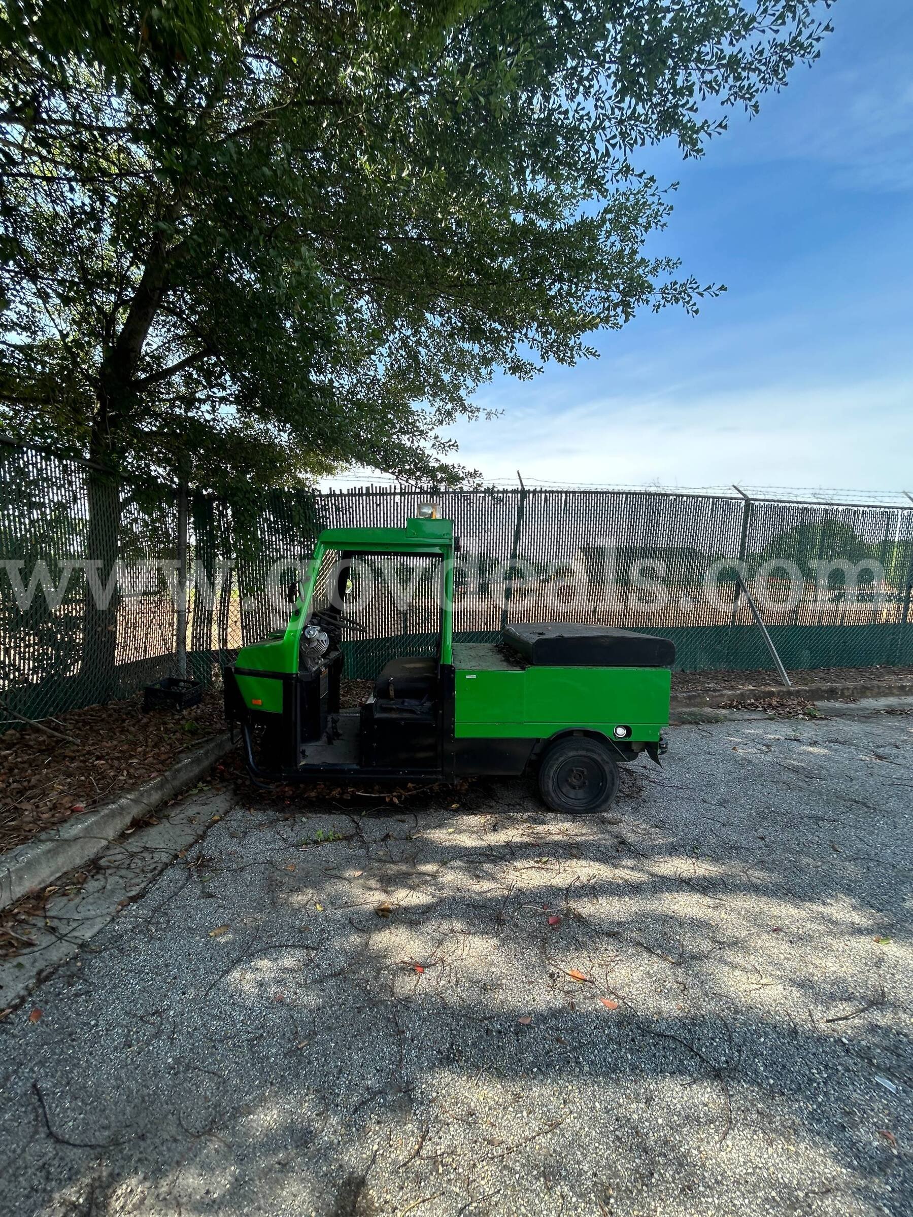 GREEN 1995 CUSHMAN 898464B THREE WHEEL UTILITY VEHICLE Cushman 898464B Government Surplus Auction - Photo #2