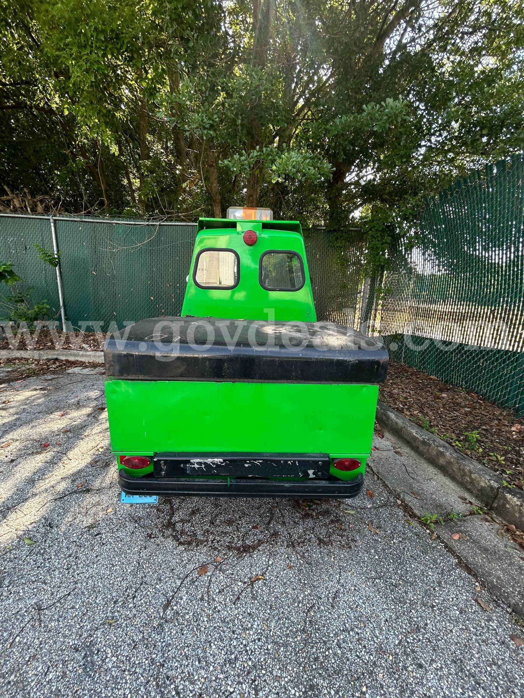 GREEN 1995 CUSHMAN 898464B THREE WHEEL UTILITY VEHICLE Cushman 898464B Government Surplus Auction - Photo #4