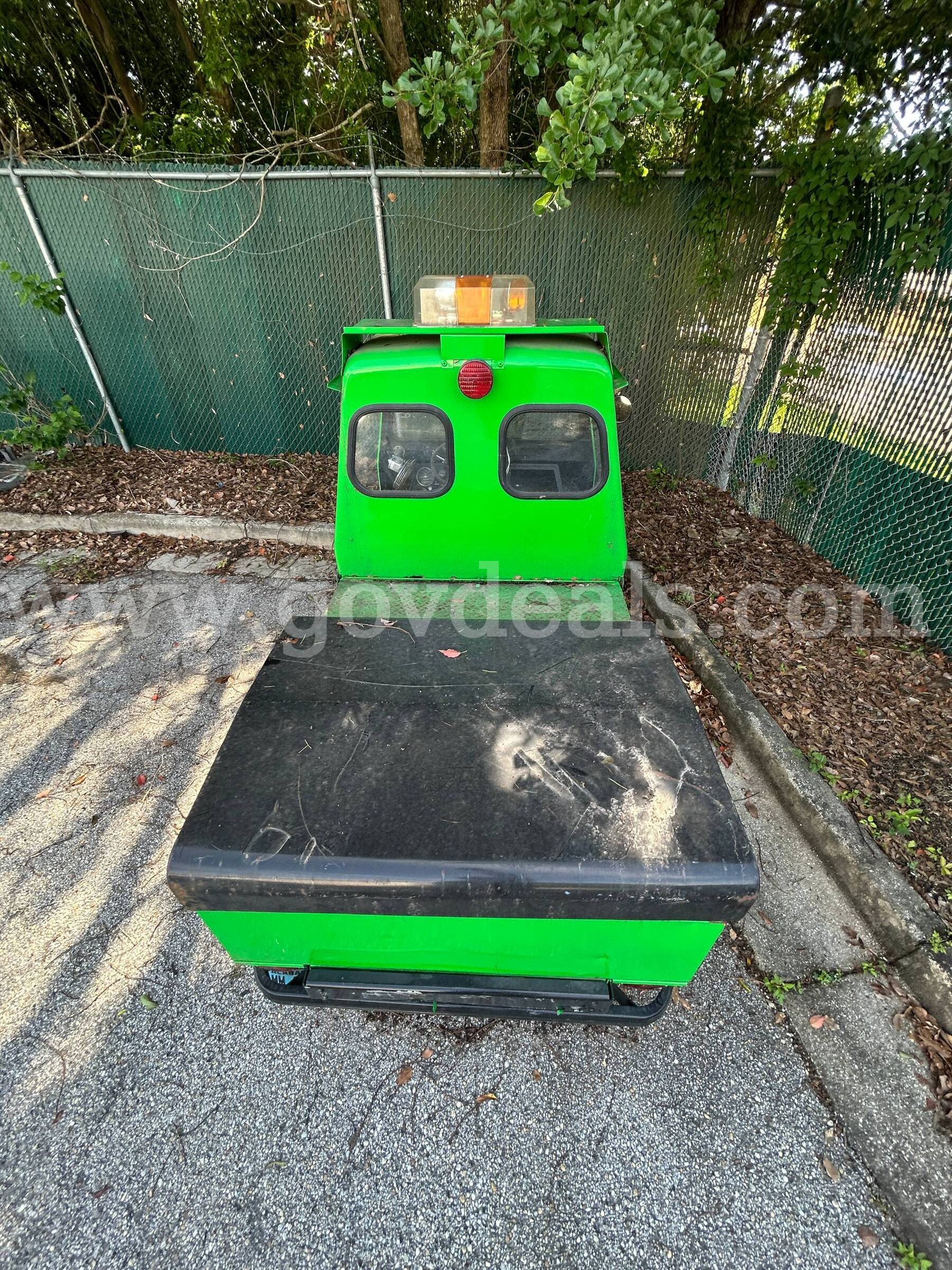 GREEN 1995 CUSHMAN 898464B THREE WHEEL UTILITY VEHICLE Cushman 898464B Government Surplus Auction - Photo #5