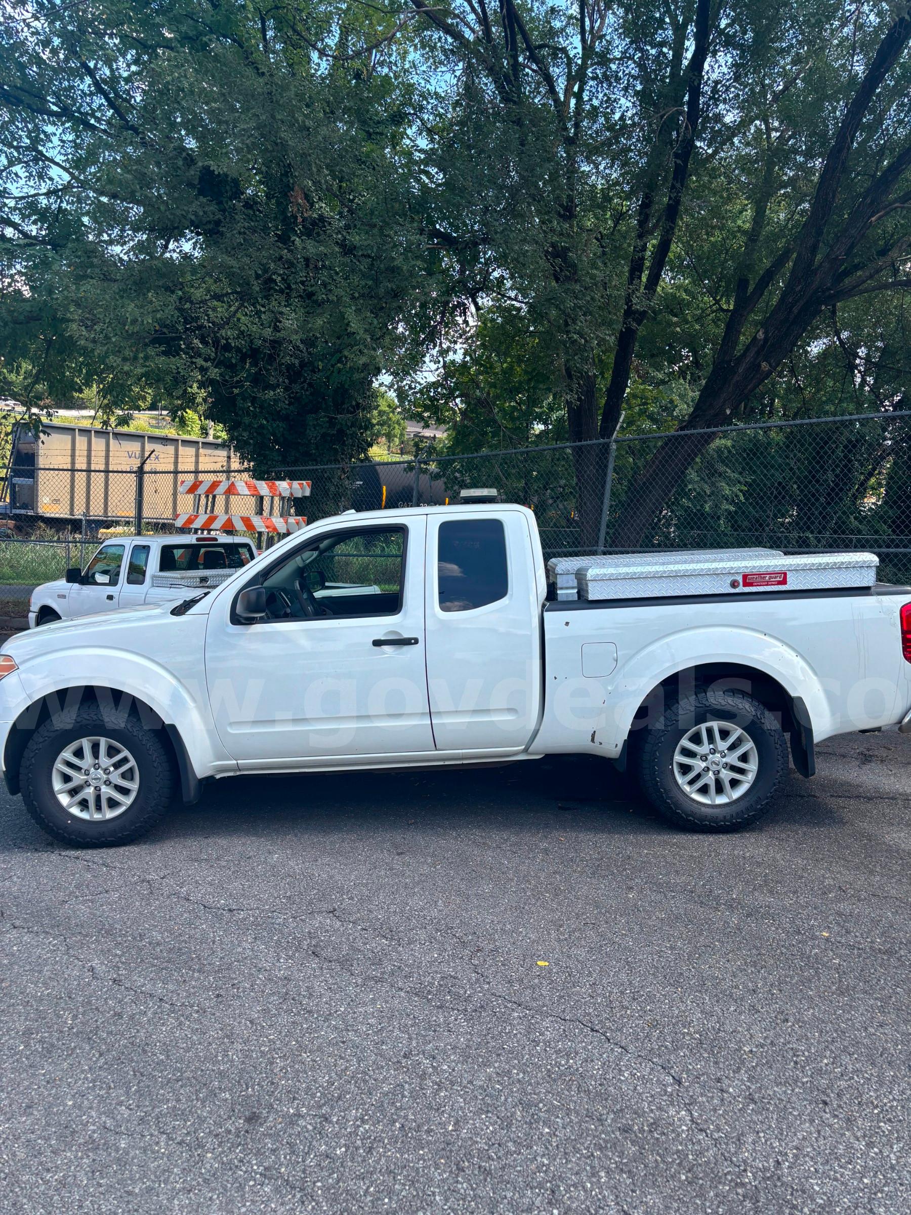 2018 Nissan Frontier SV King Cab 5AT 4WD Nissan Frontier Government Surplus Auction - Photo #2