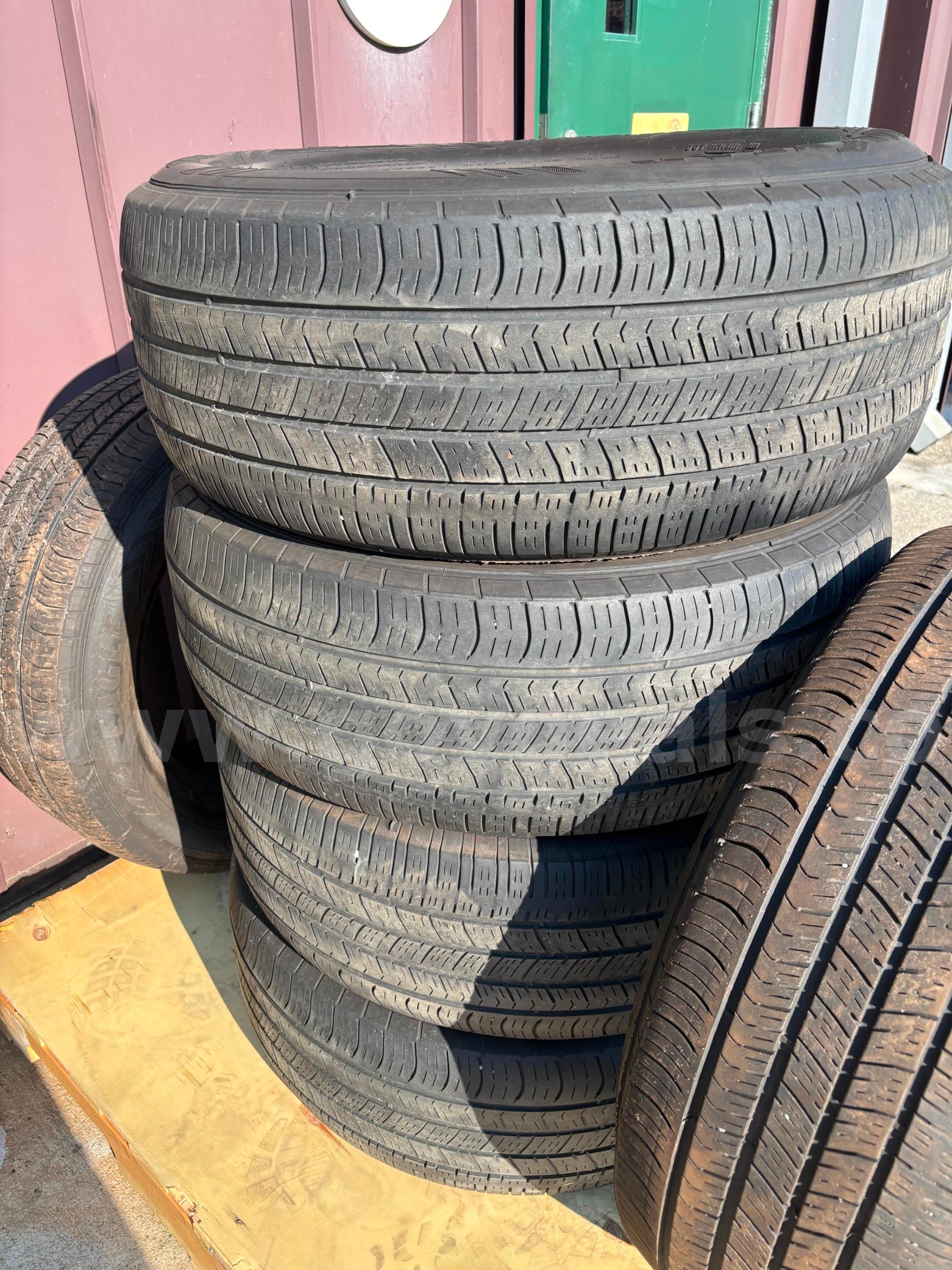 Lot of 11 Tires   Government Surplus Auction - Photo #3