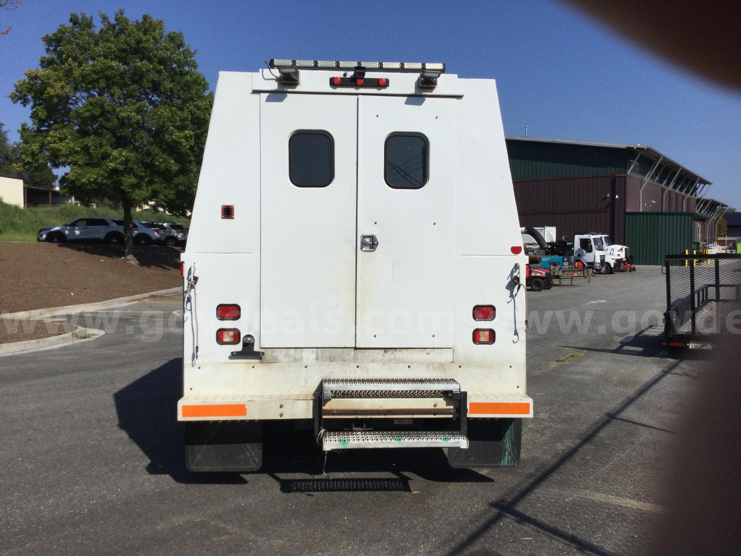 2012 Ford F-450 SD Ford F-450 Government Surplus Auction - Photo #4