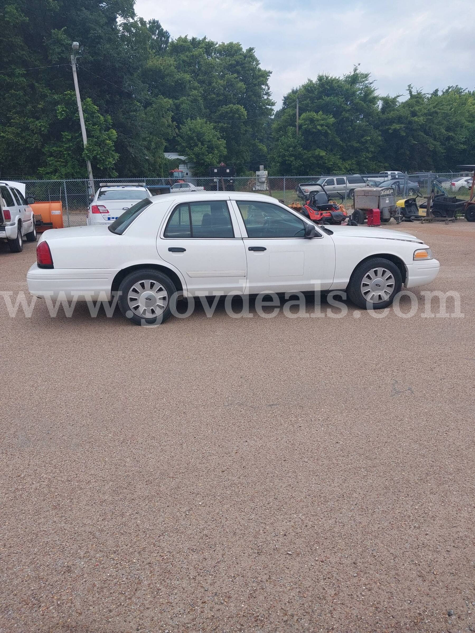 2010 Ford Crown Victoria Ford Crown Victoria Government Surplus Auction - Photo #2